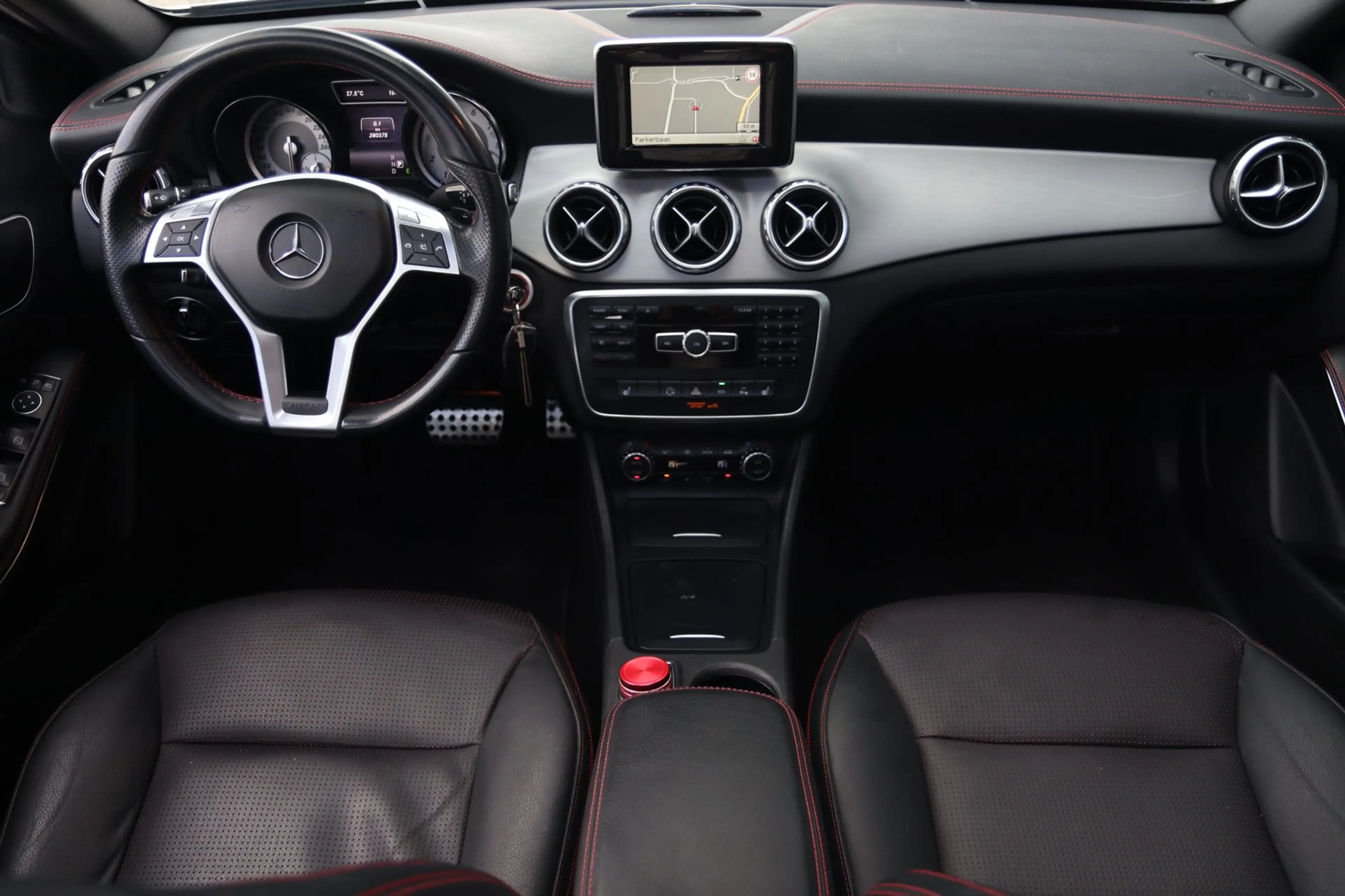 Mercedes-Benz GLA 250 Prestige / PANO / BI-XENON / LEDER / PDC V+A / STO — photo 6