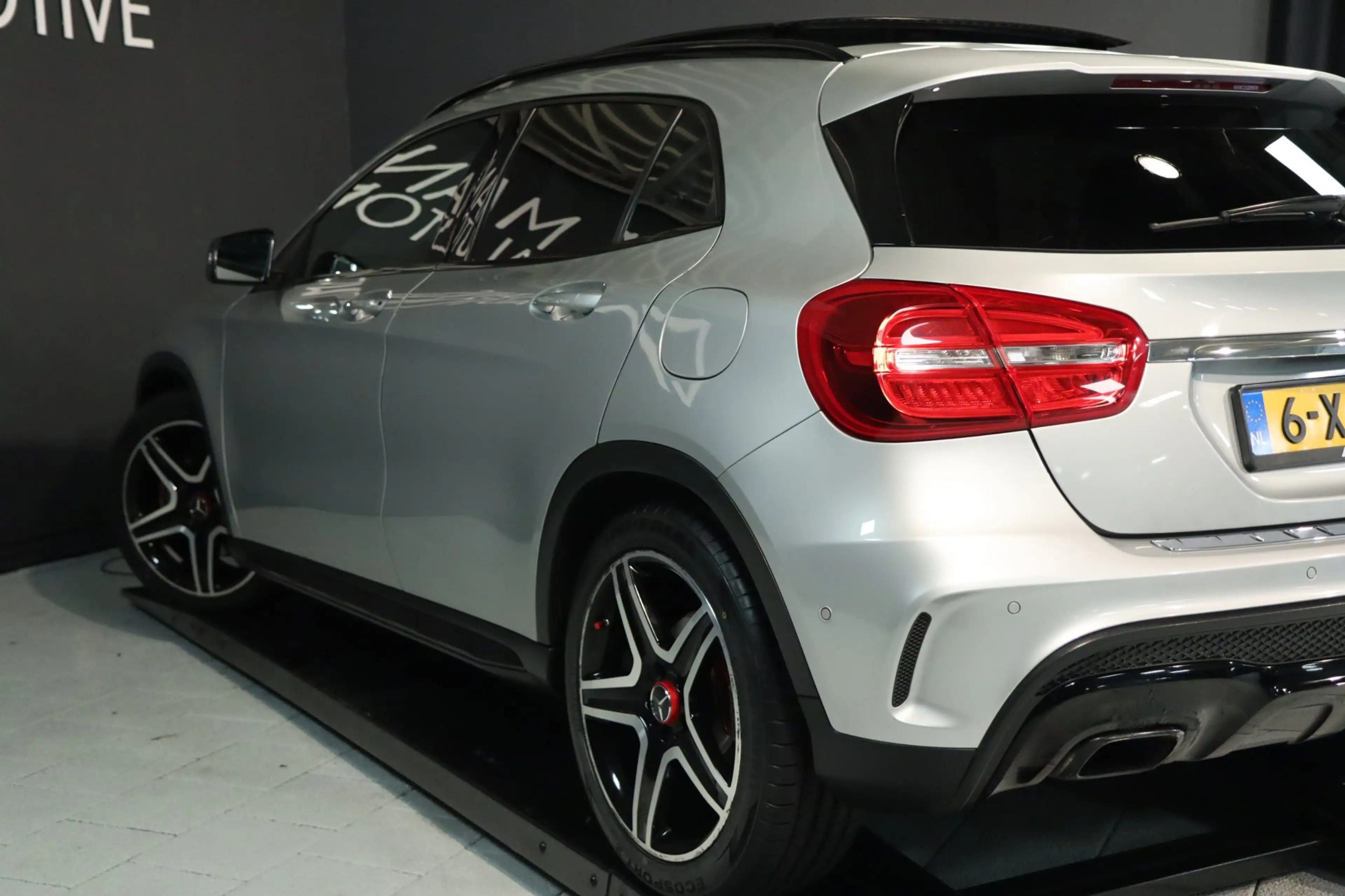 Mercedes-Benz GLA 250 Prestige / PANO / BI-XENON / LEDER / PDC V+A / STO — photo 3