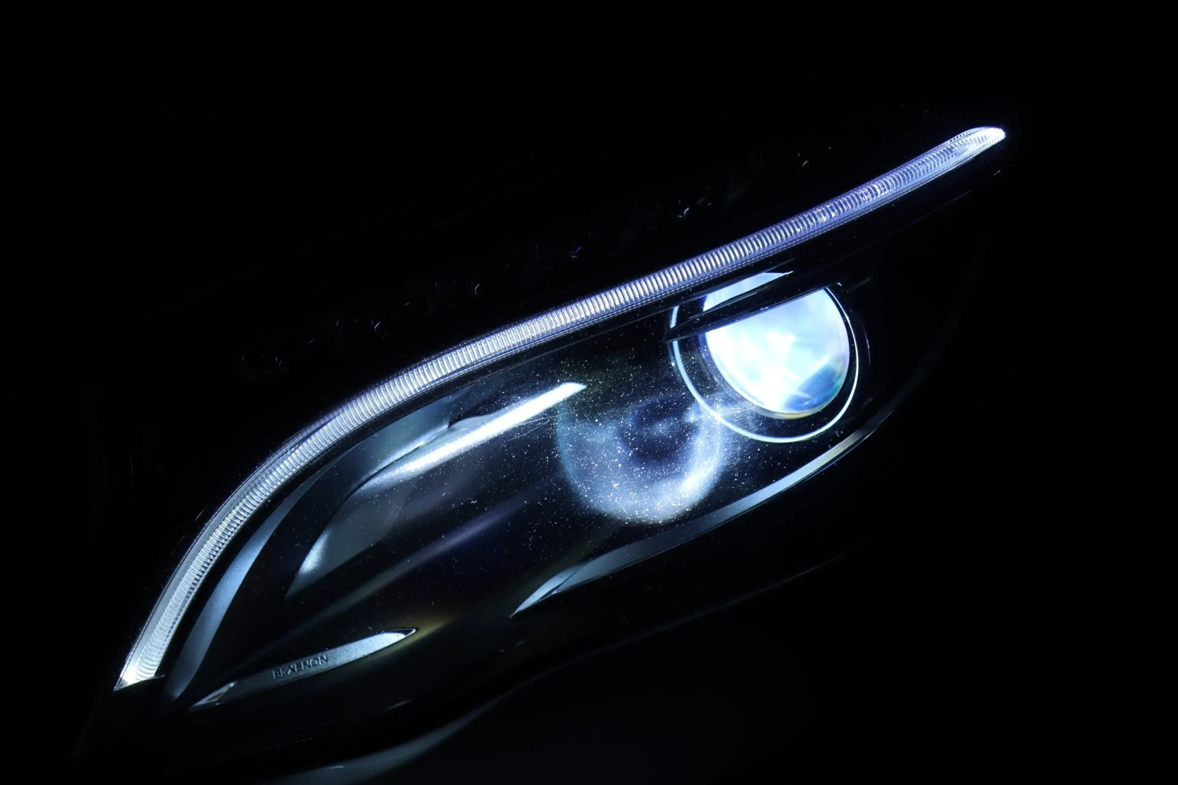 Mercedes-Benz GLA 250 Prestige / PANO / BI-XENON / LEDER / PDC V+A / STO — photo 24