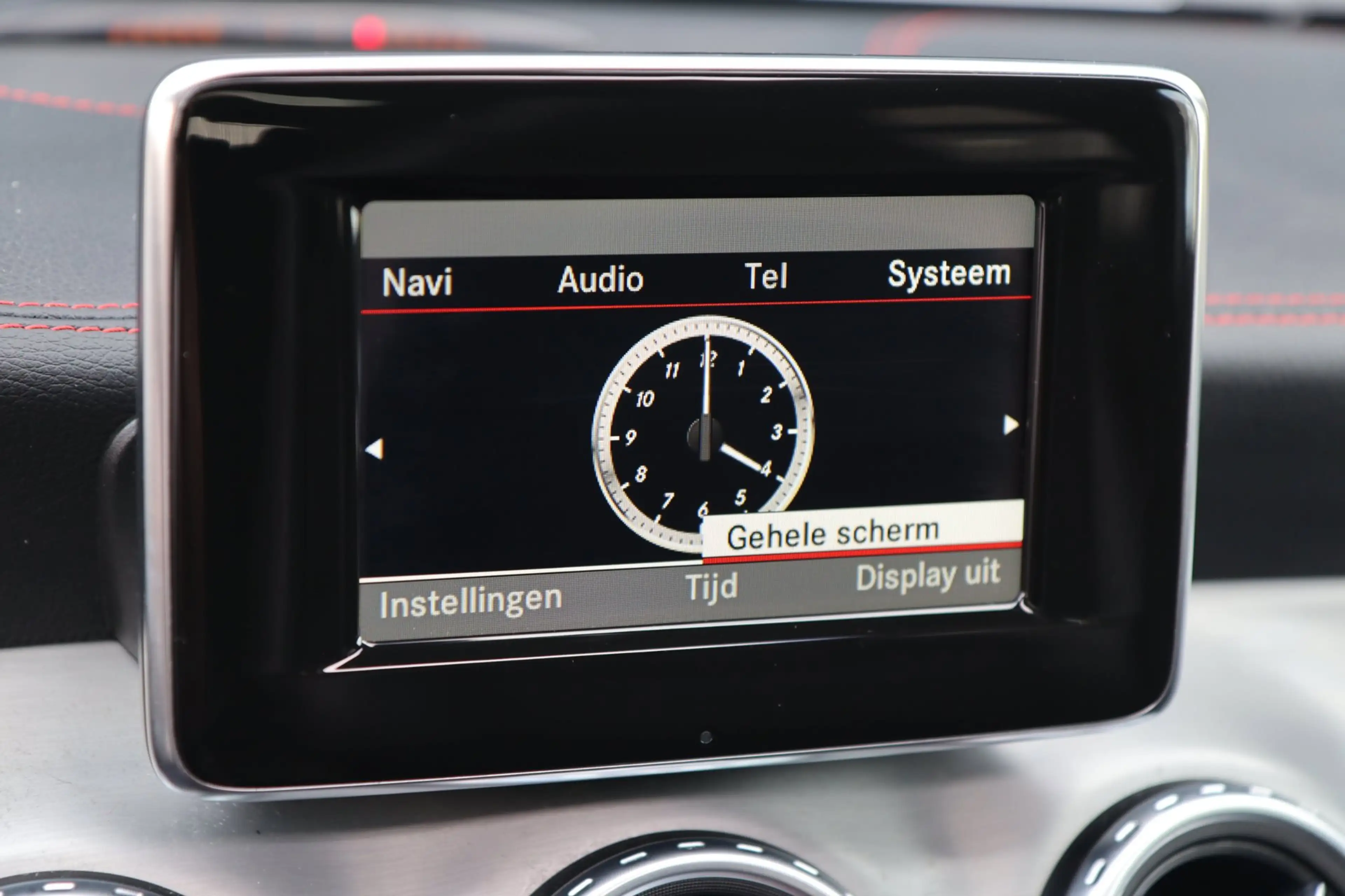 Mercedes-Benz GLA 250 Prestige / PANO / BI-XENON / LEDER / PDC V+A / STO — photo 18
