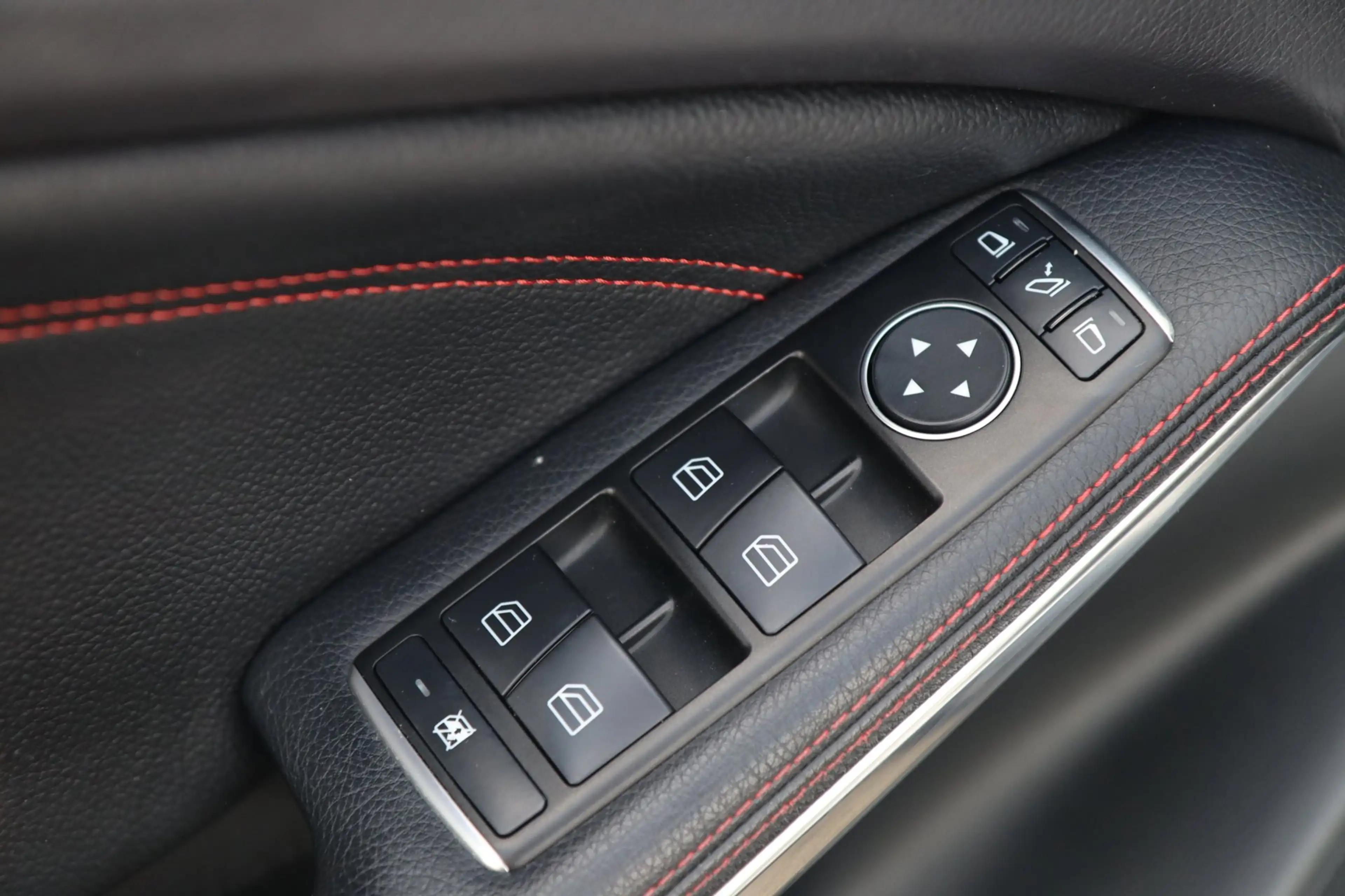 Mercedes-Benz GLA 250 Prestige / PANO / BI-XENON / LEDER / PDC V+A / STO — photo 22