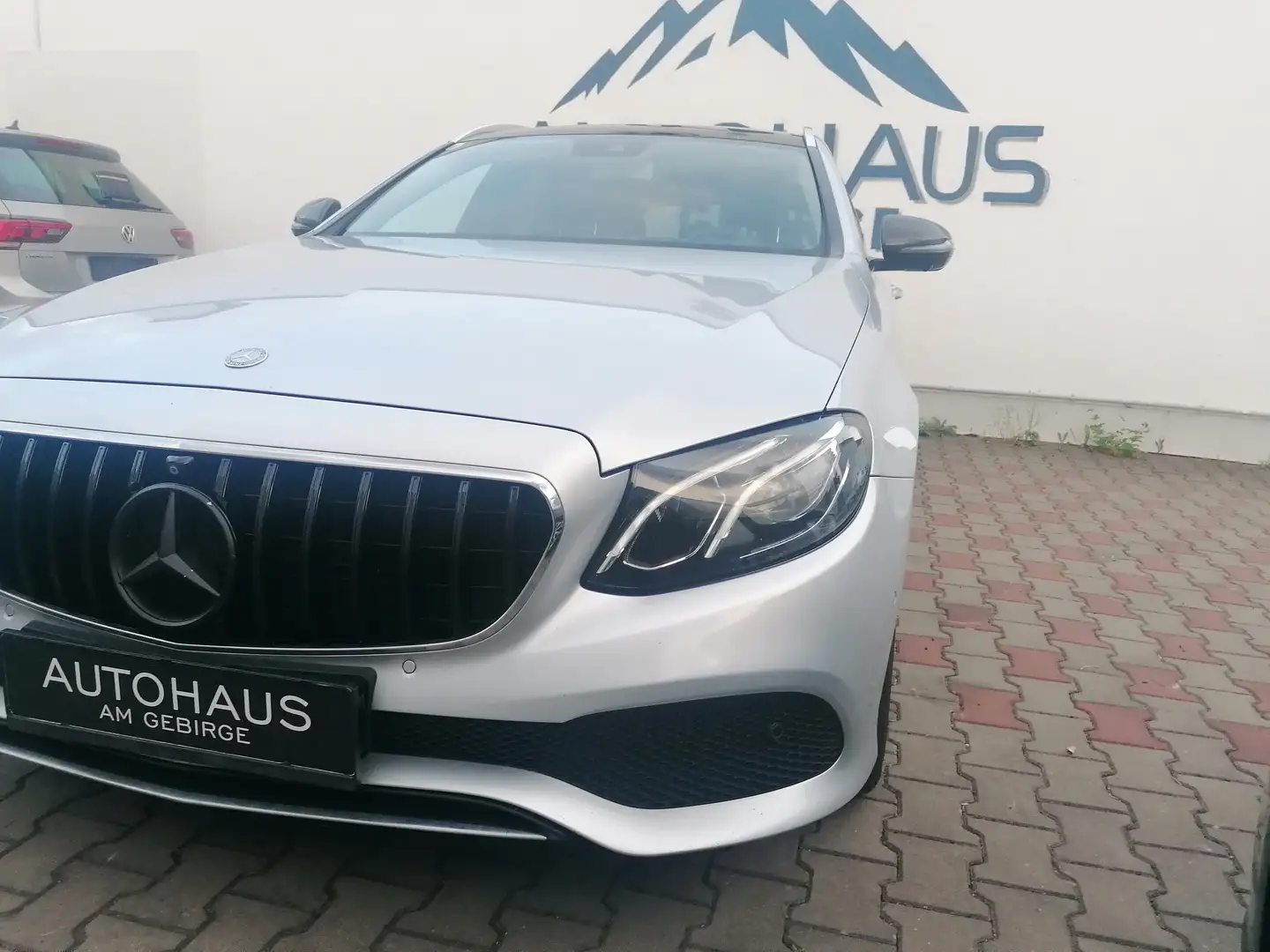 Mercedes-Benz E 220 E 220 d T Exclusive Aut. Exclusive Silber - 2