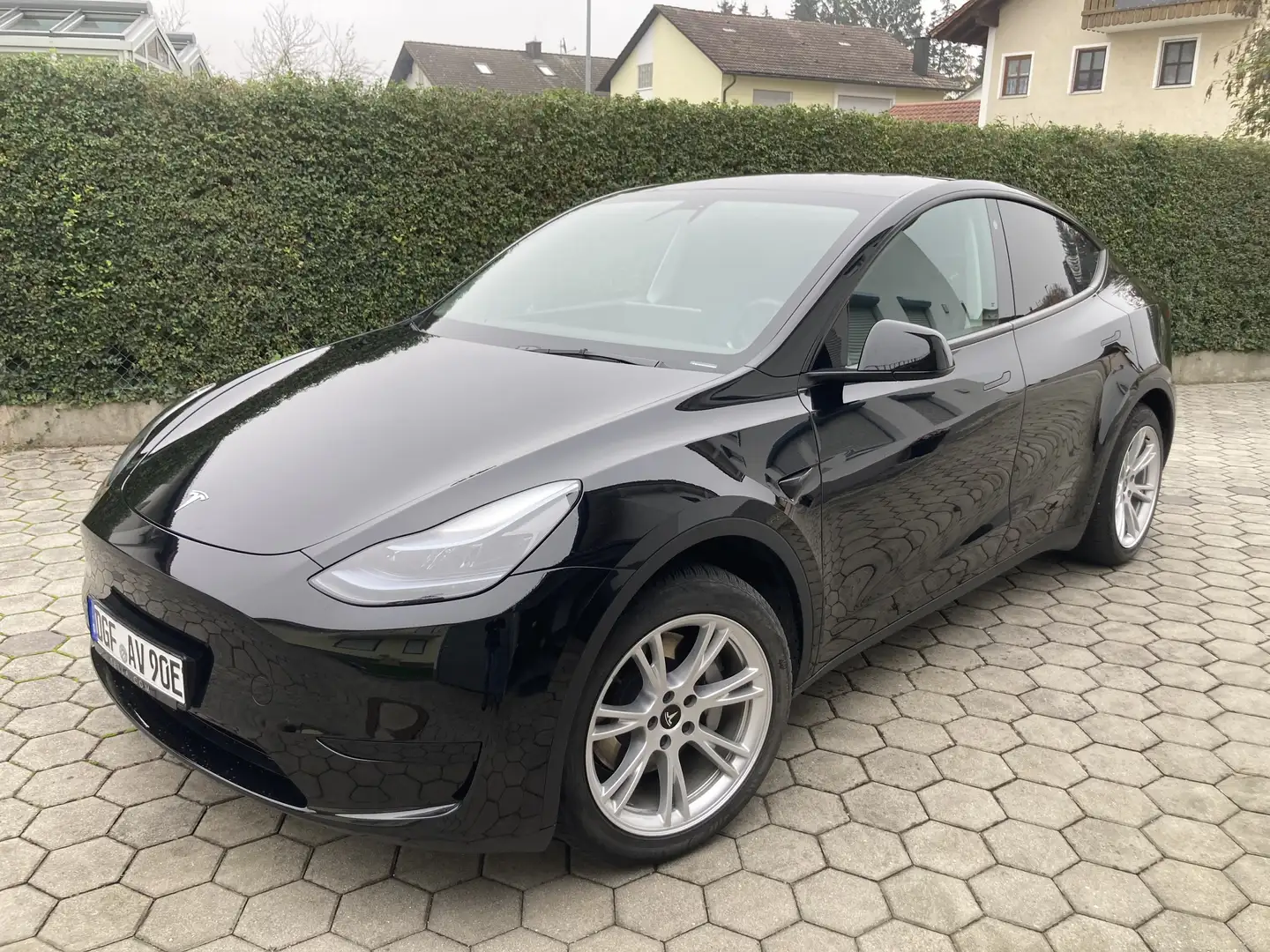 Tesla Model Y RWD Solid Black Schwarz - 1