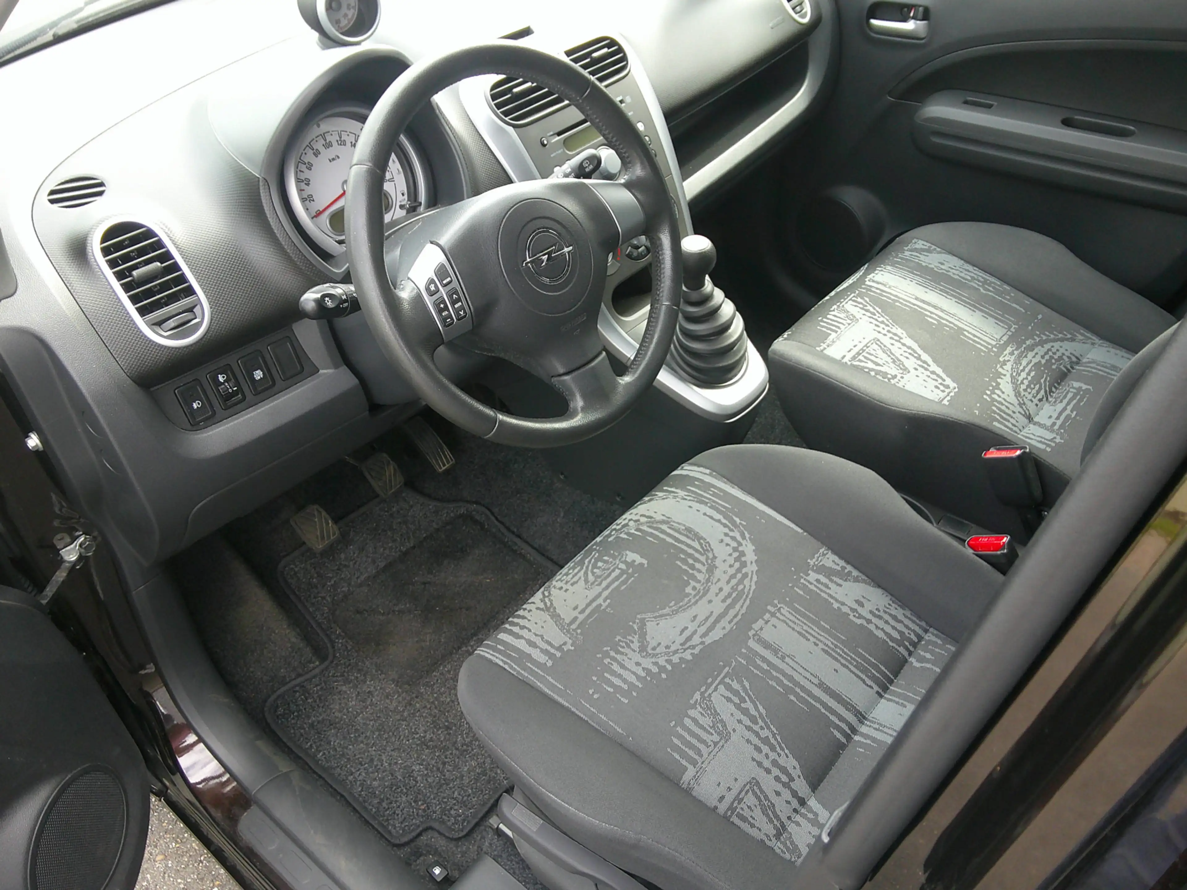 Opel Agila 1.0 Berlin Staat in Hoogeveen — photo 12