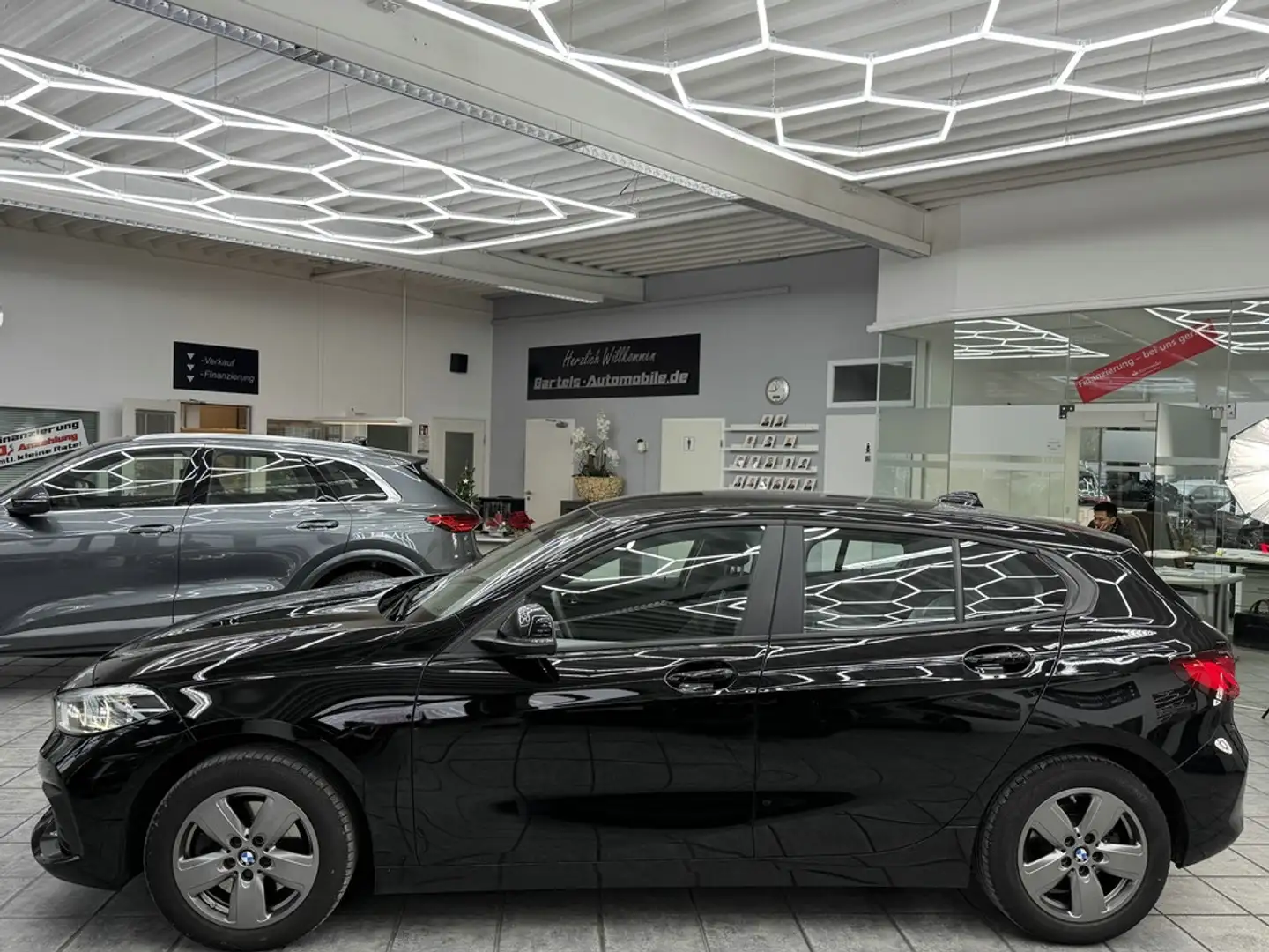 BMW 116 dA Advantage, ATM, LED, Leder, Kamera, ACC Schwarz - 2