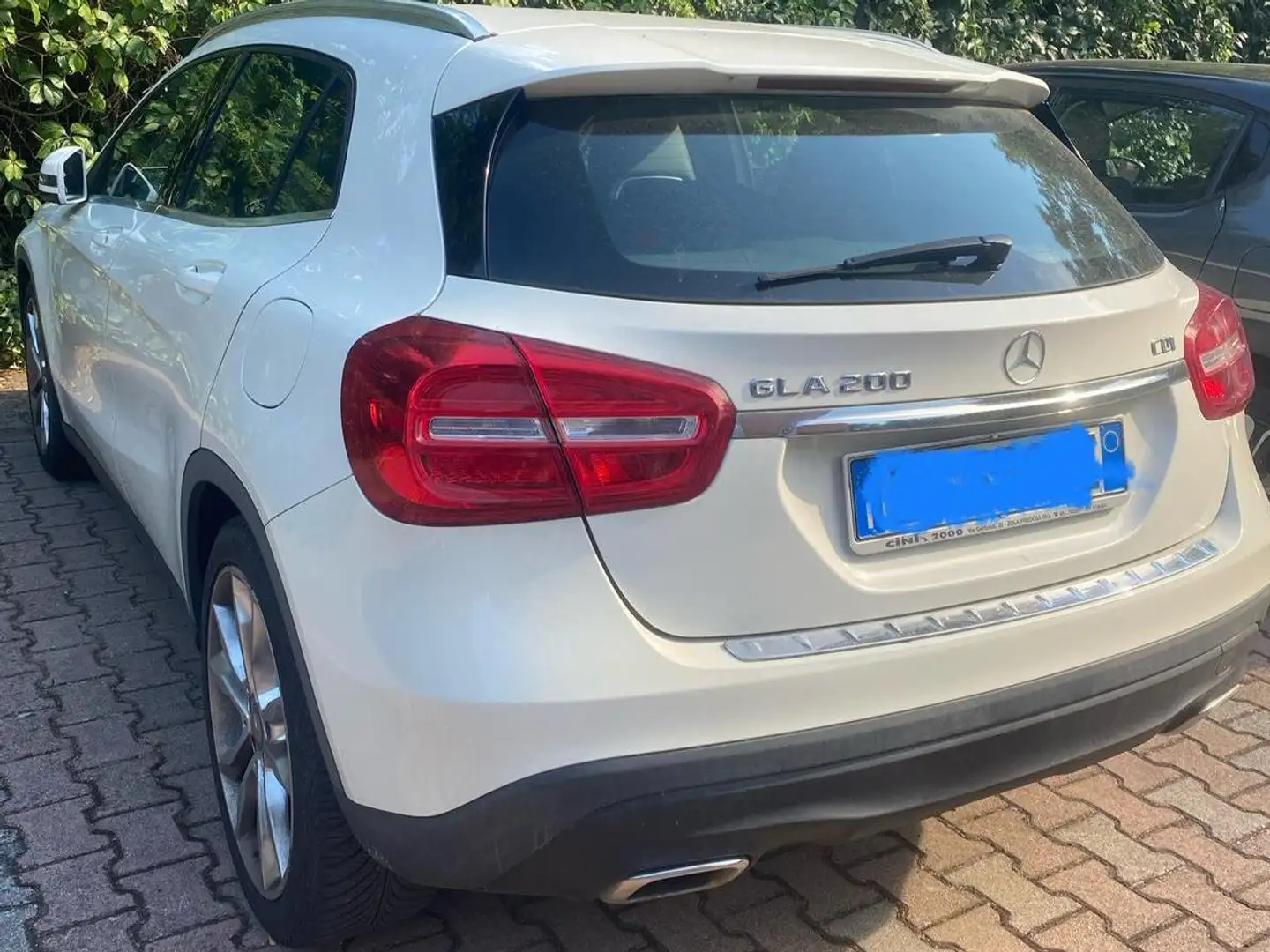 Mercedes-Benz GLA 200 GLA 200 d (cdi) Sport auto Bianco - 1