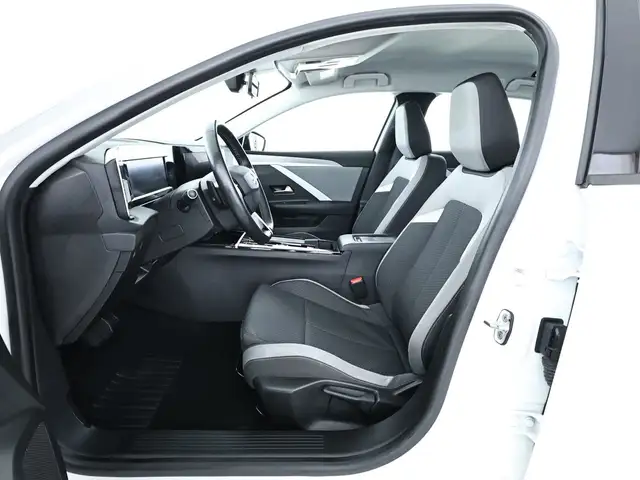 Opel Astra view 8
