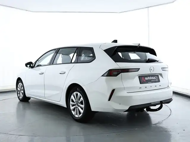 Opel Astra view 4