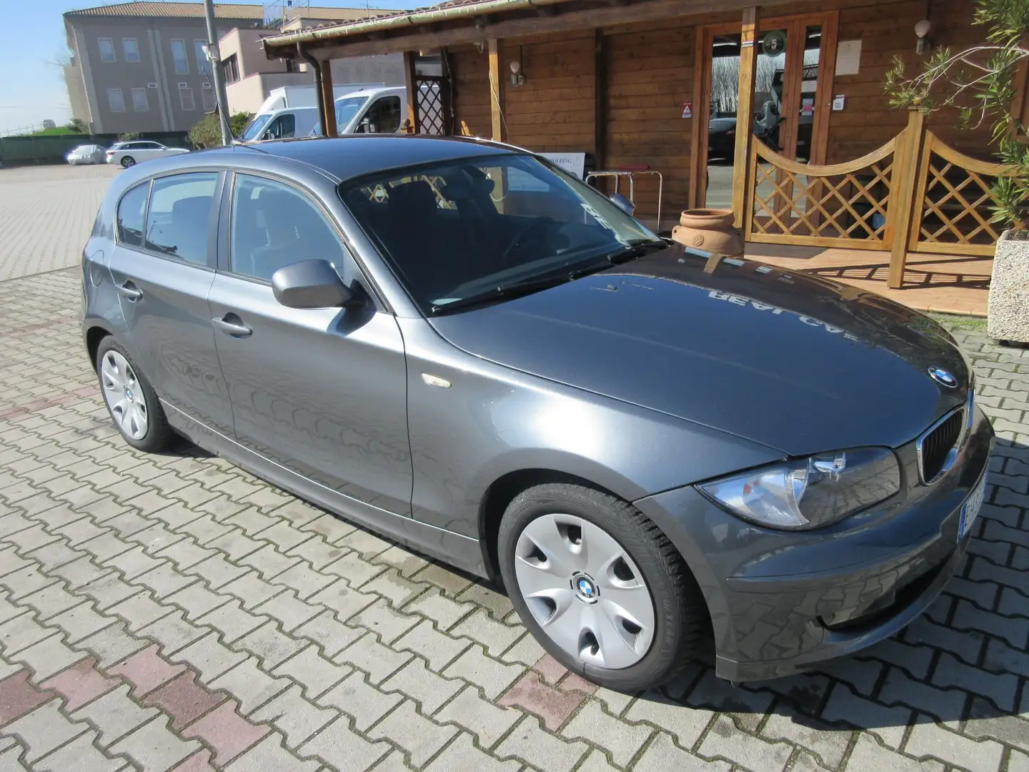 BMW 118 118d 5p 2.0 143cv Grau - 1