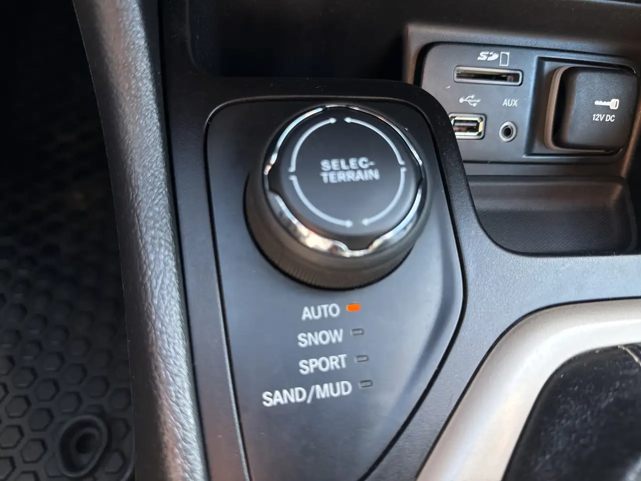 Jeep Cherokee снимка Jeep Cherokee