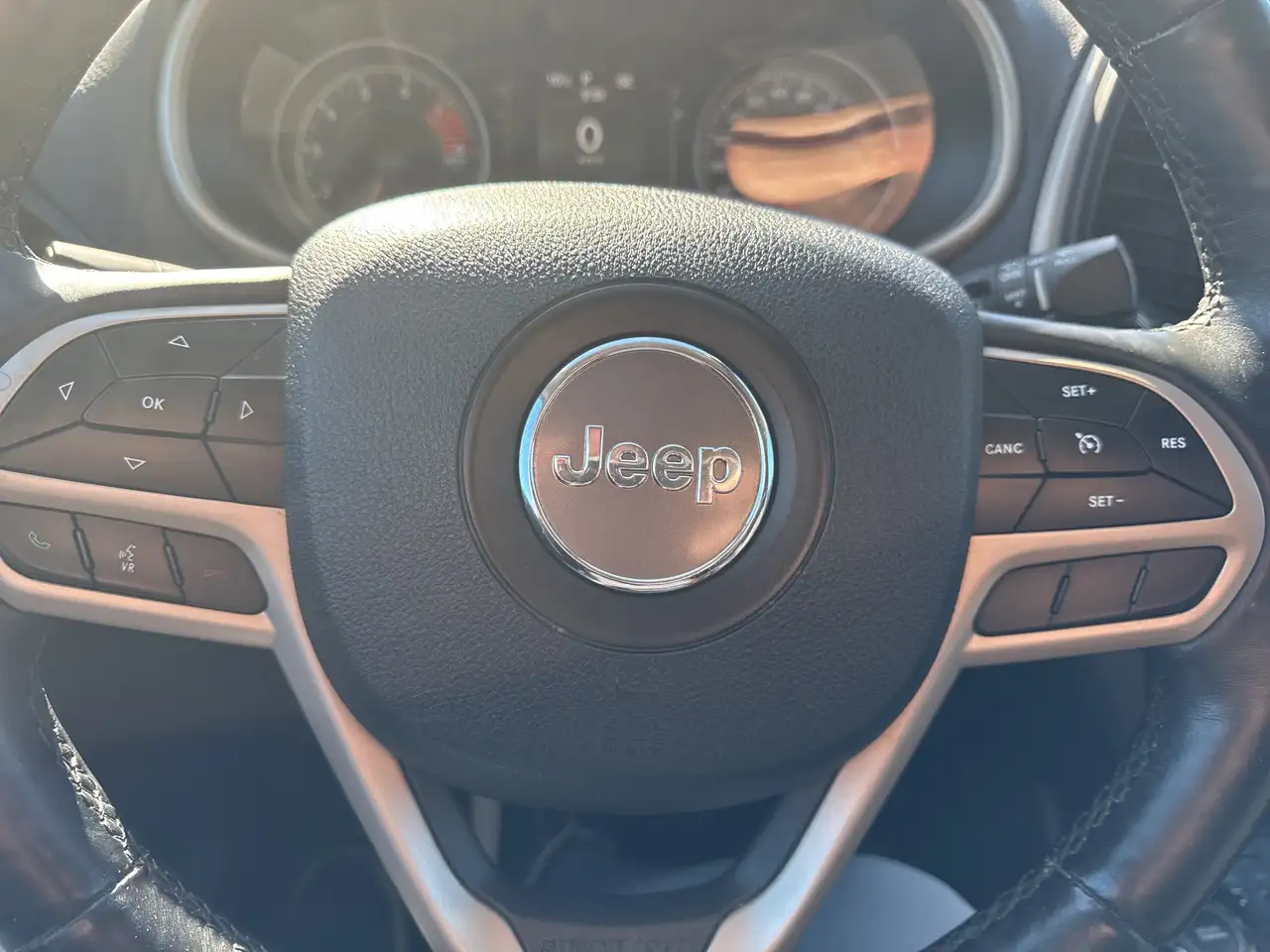 Jeep Cherokee снимка Jeep Cherokee