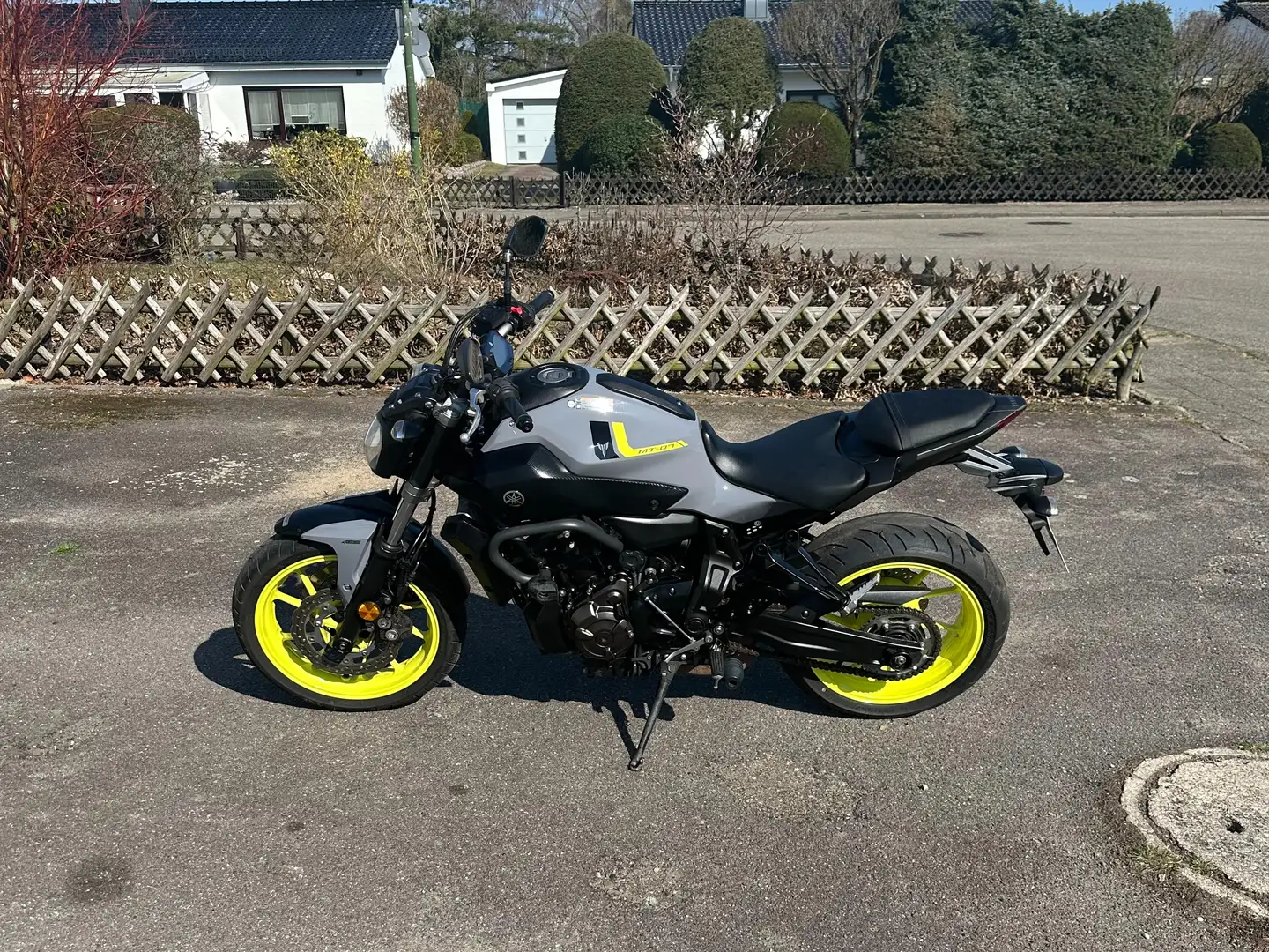 Yamaha MT-07 Gris - 2