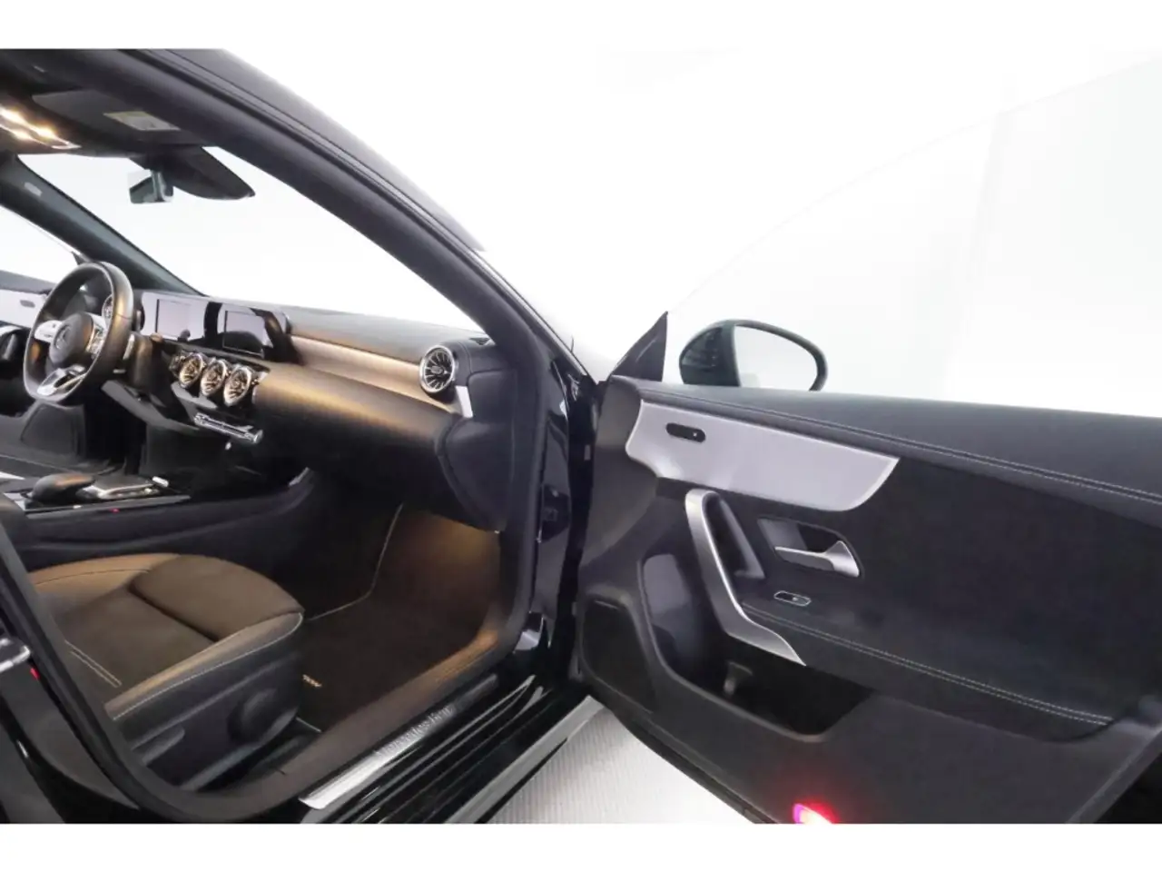 Mercedes-Benz CLA 7G-DCT AMG Line+LED+NAVI, миниатюра 21