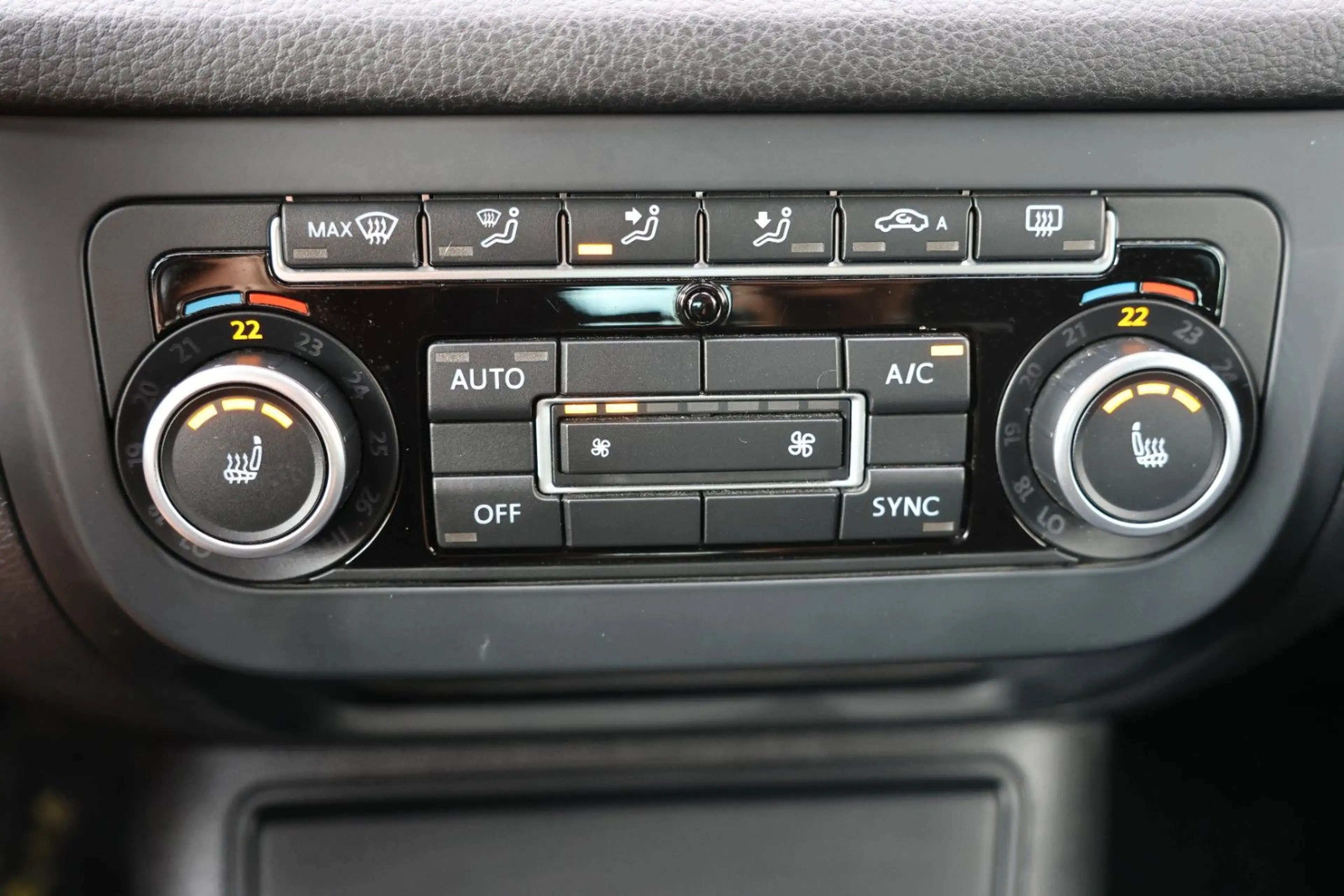 Volkswagen Tiguan Sport & Style 4Motion AHK Alcantara — photo 13