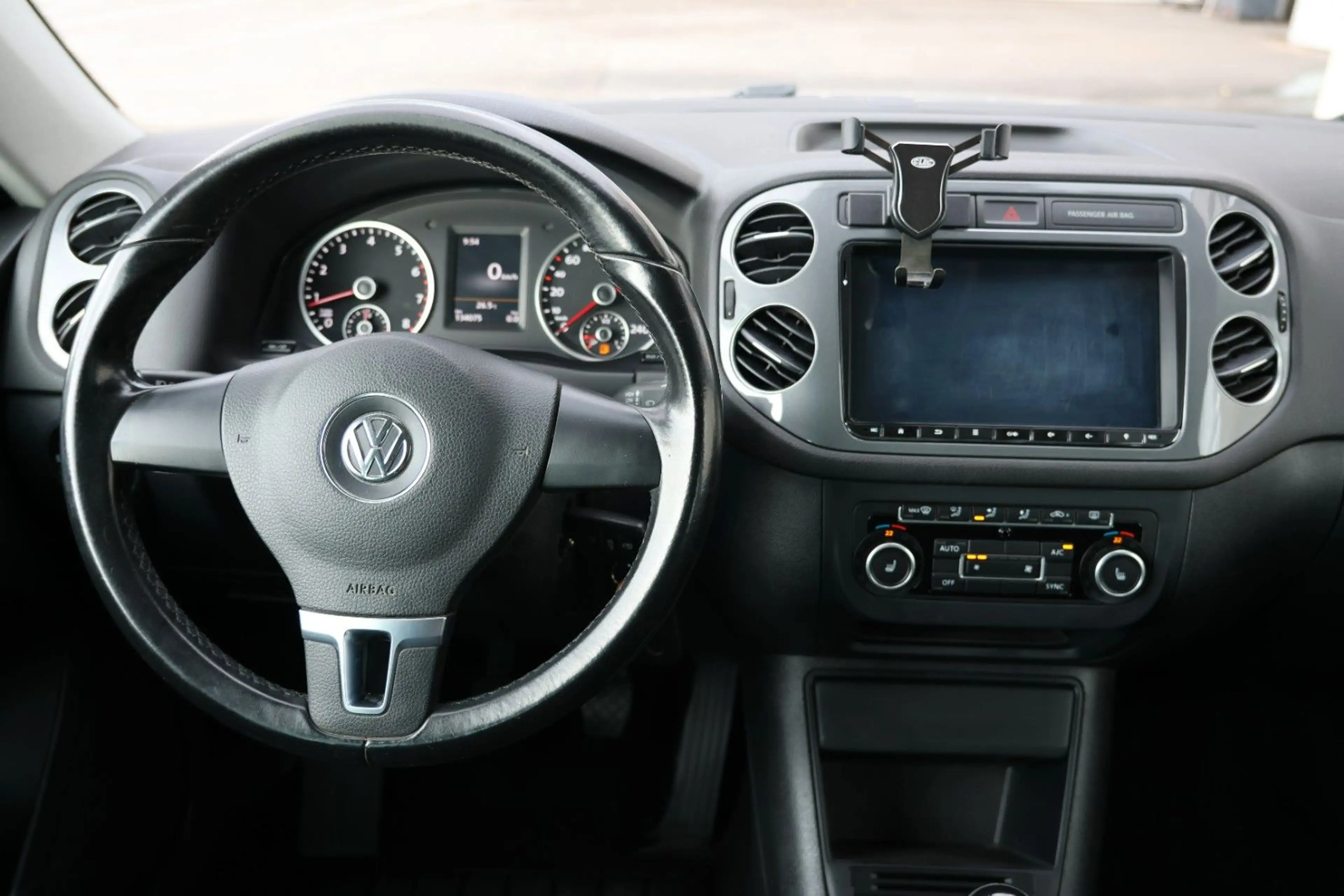 Volkswagen Tiguan Sport & Style 4Motion AHK Alcantara — photo 12