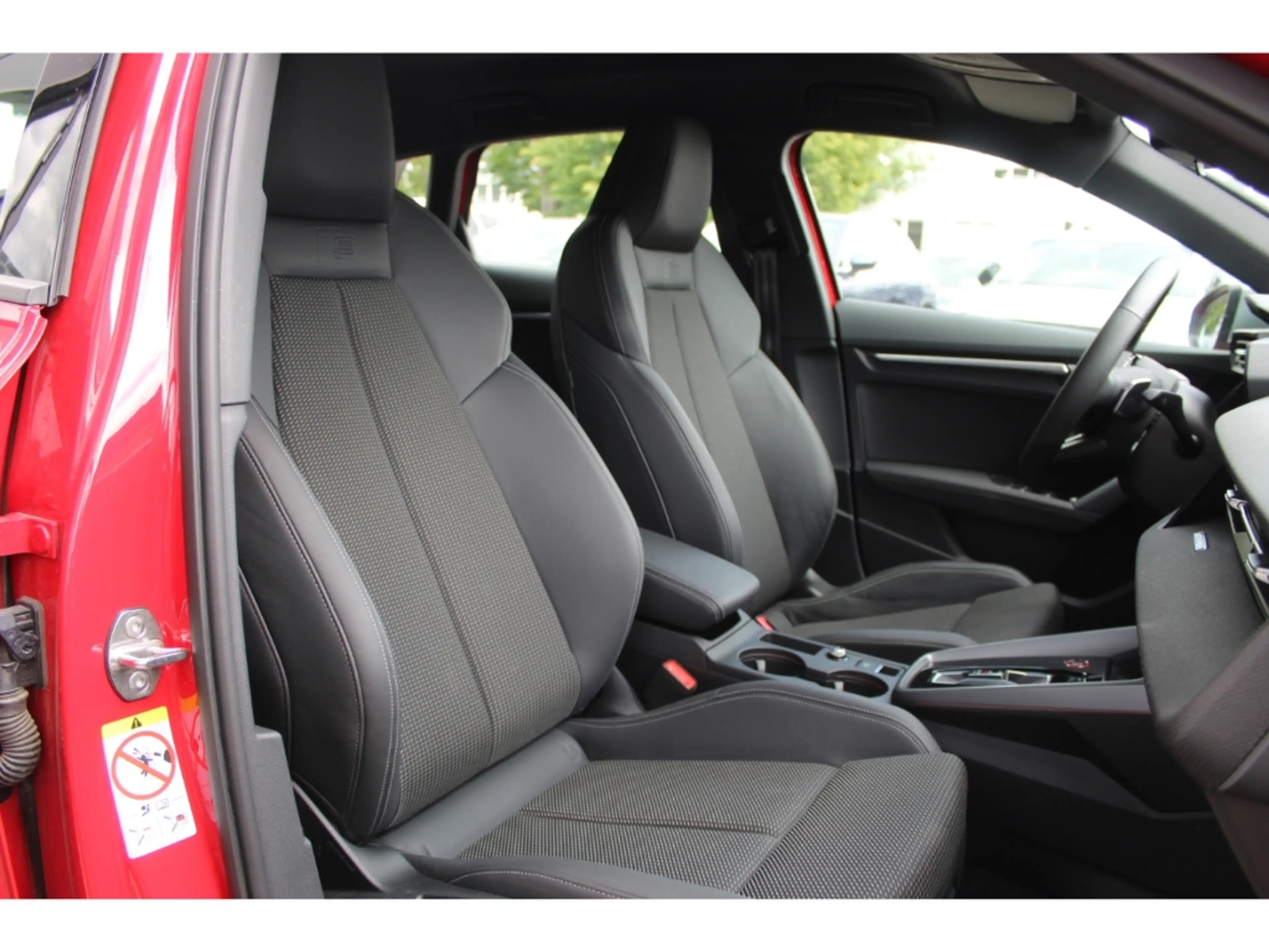 Audi S3 Sportback qu. Str. Navi+*Sound*Komf.*Business!! — photo 7