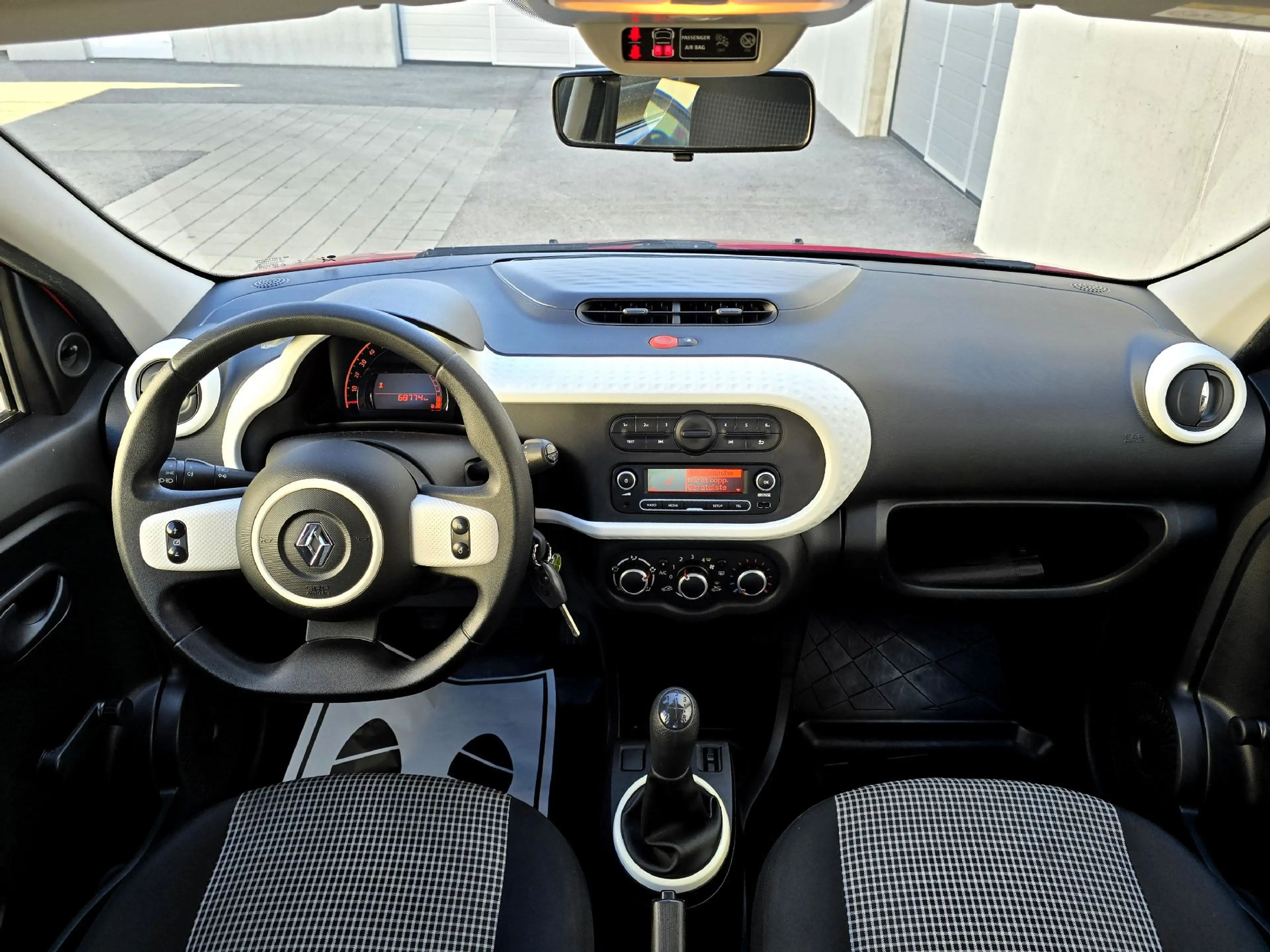 Renault Twingo 1.0 SCe 70 Life — photo 9