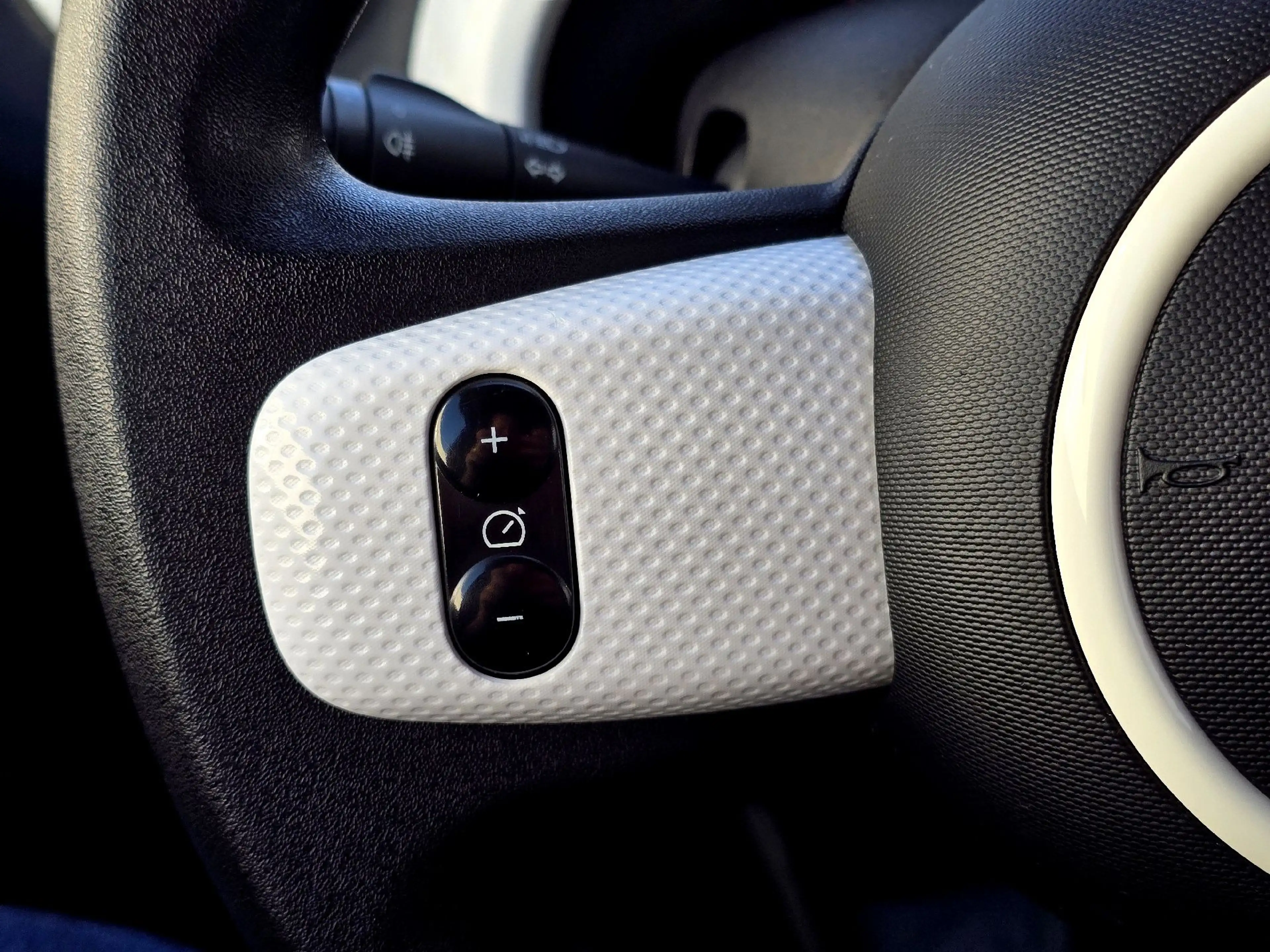 Renault Twingo 1.0 SCe 70 Life — photo 13