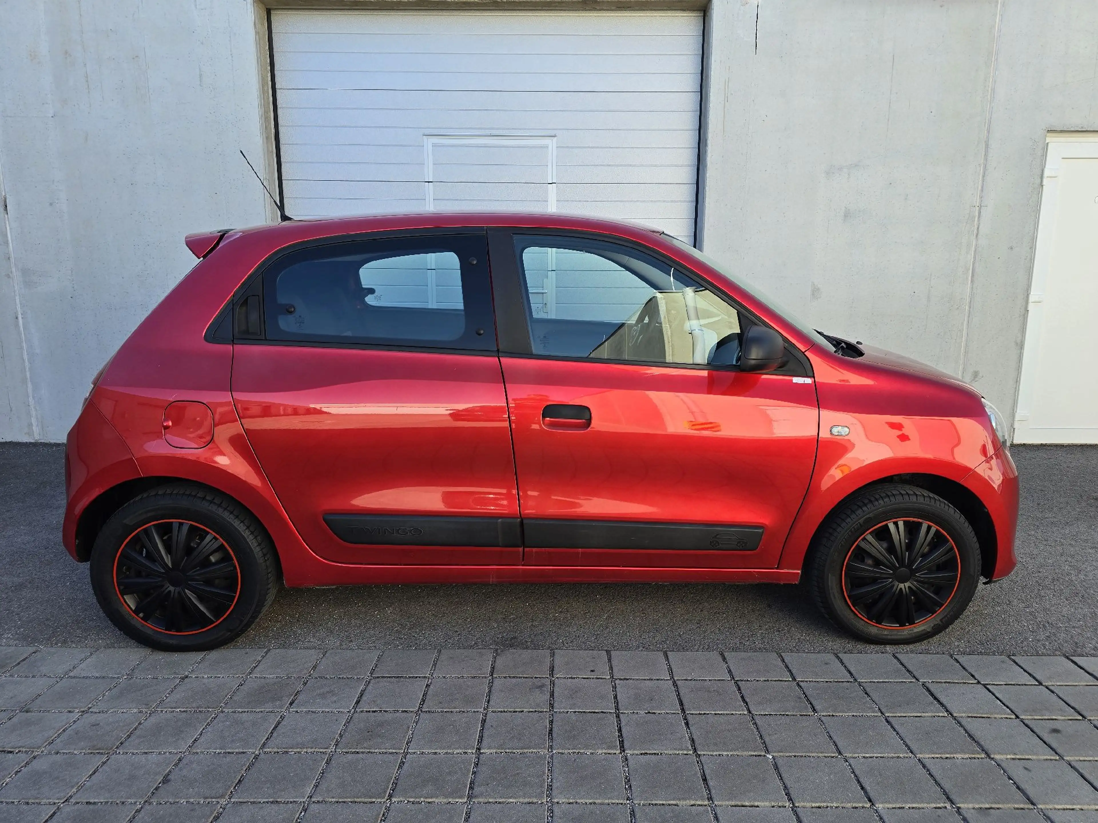 Renault Twingo 1.0 SCe 70 Life — photo 4