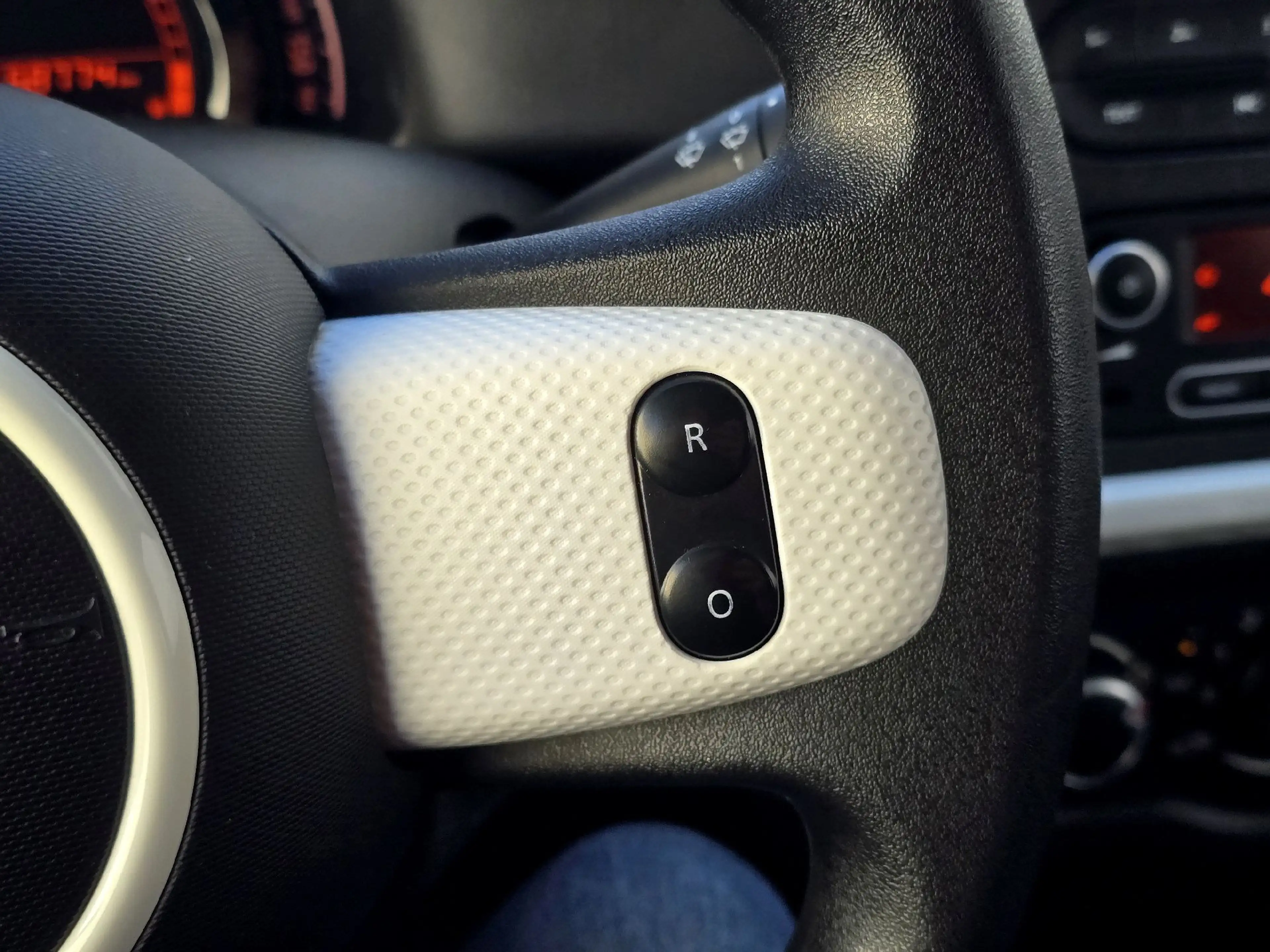 Renault Twingo 1.0 SCe 70 Life — photo 14