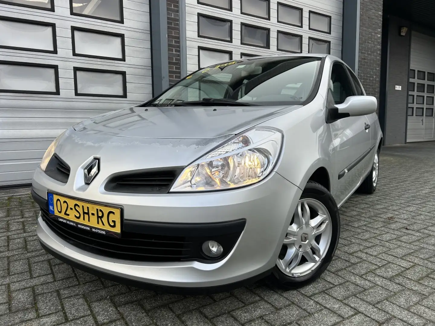 Renault Clio 1.6 16V Dynam.Luxe AUTOMAAT NWE APK! Gris - 1
