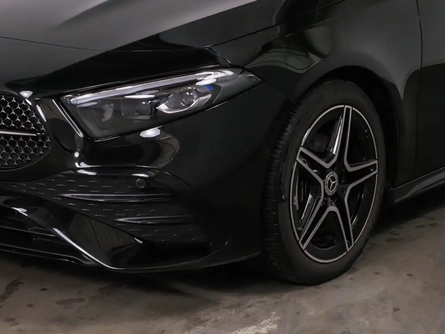 Mercedes-Benz A 200 AMG Premium*Pano*Distro*Totwink*Multibeam* Black - 2