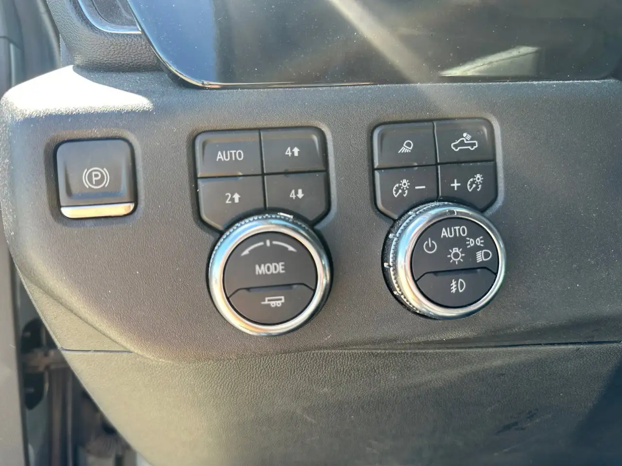 GMC Sierra 3500HD снимка GMC Sierra 3500HD