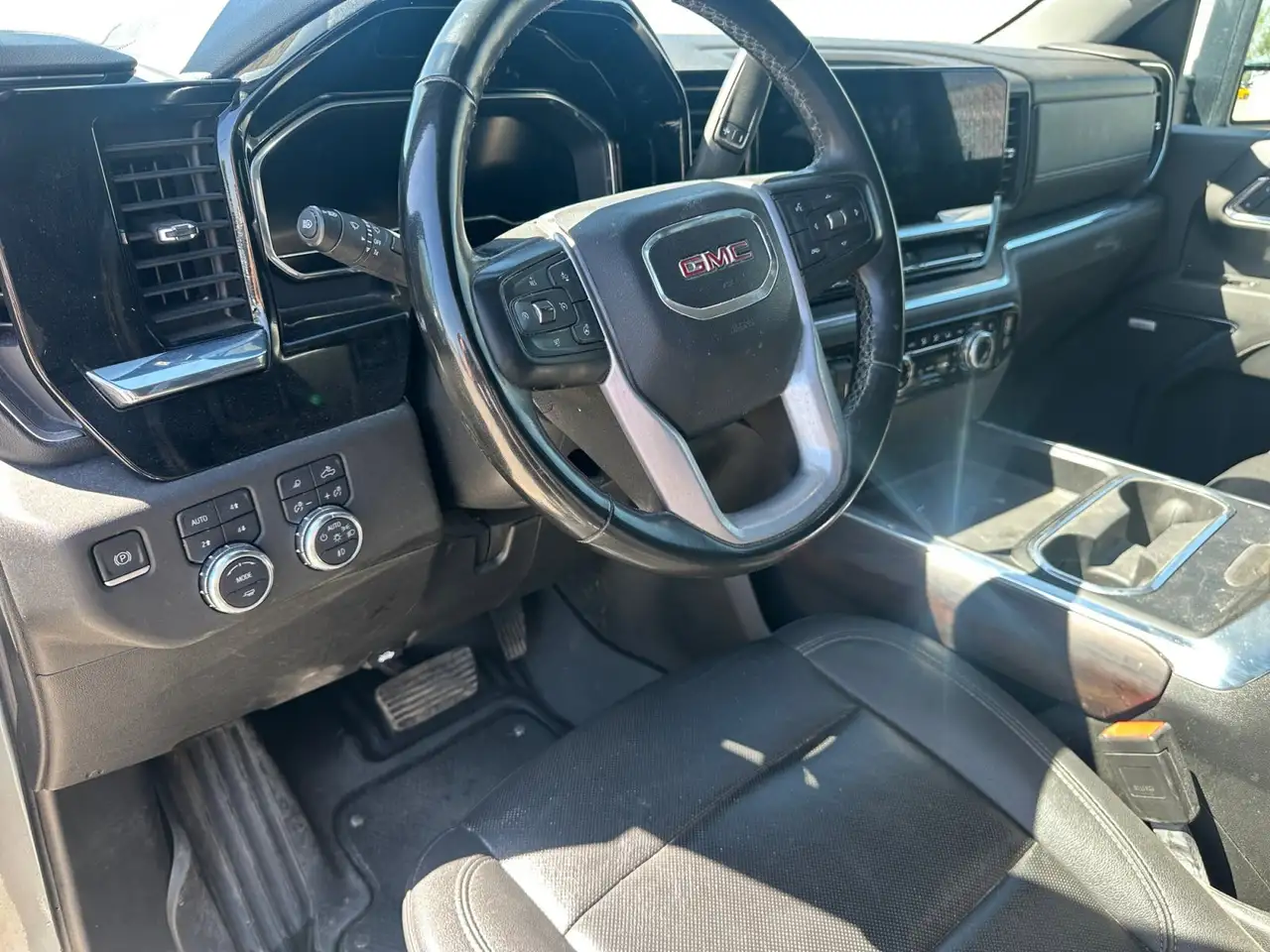 GMC Sierra 3500HD снимка GMC Sierra 3500HD