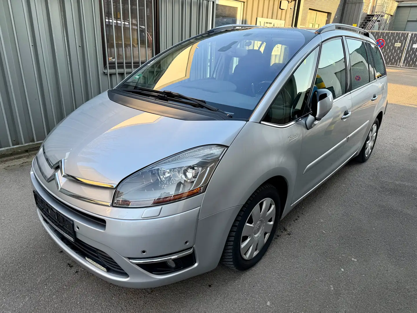 Citroen Grand C4 Picasso Exclusive 2.Hand Automatik 7-Sitzer Klima AHK Gris - 1