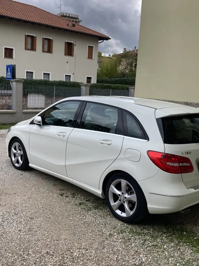 Mercedes-Benz 180 premium Biały - 1