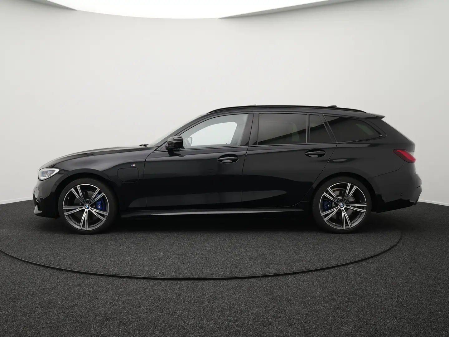 BMW 330 3-serie Touring 330e M Sport Plug In Hybrid PHEV | Zwart - 2