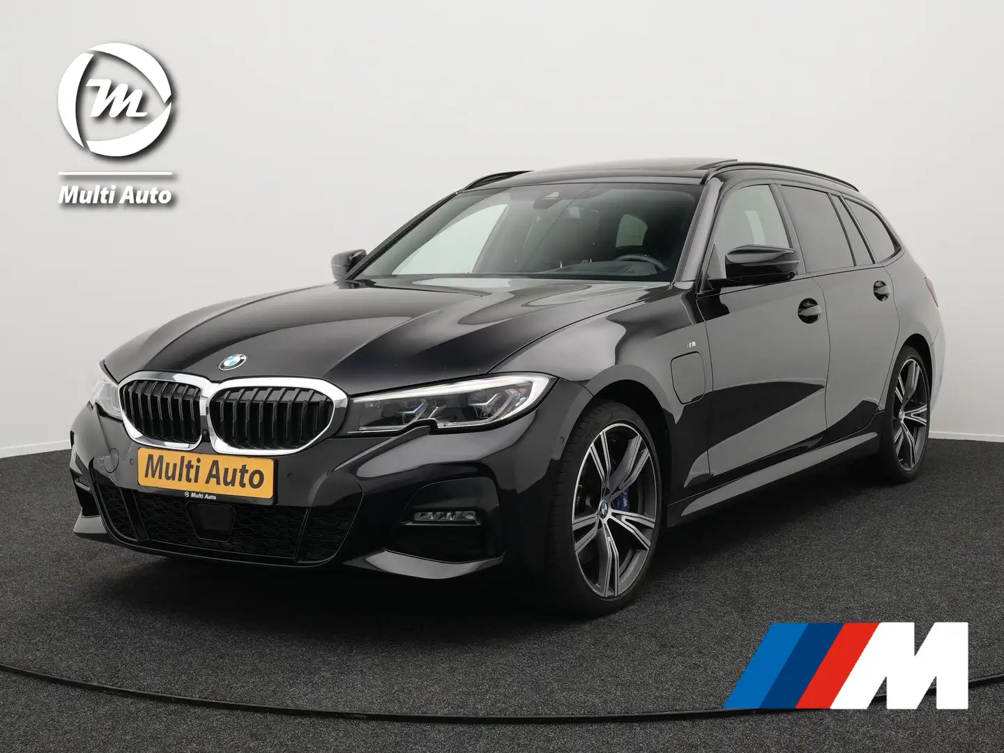 BMW 330 3-serie Touring 330e M Sport Plug In Hybrid PHEV | Zwart - 1