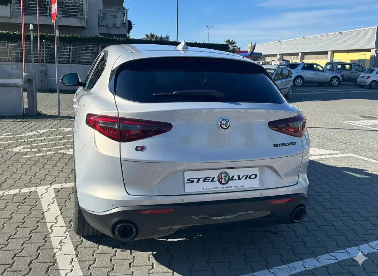 Alfa Romeo Stelvio 2021
