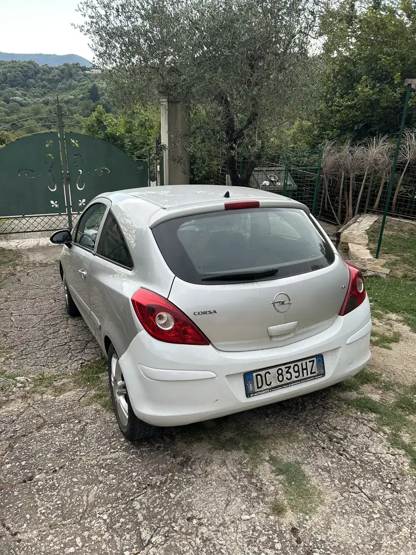Opel Corsa 3p 1.4 Enjoy - 2