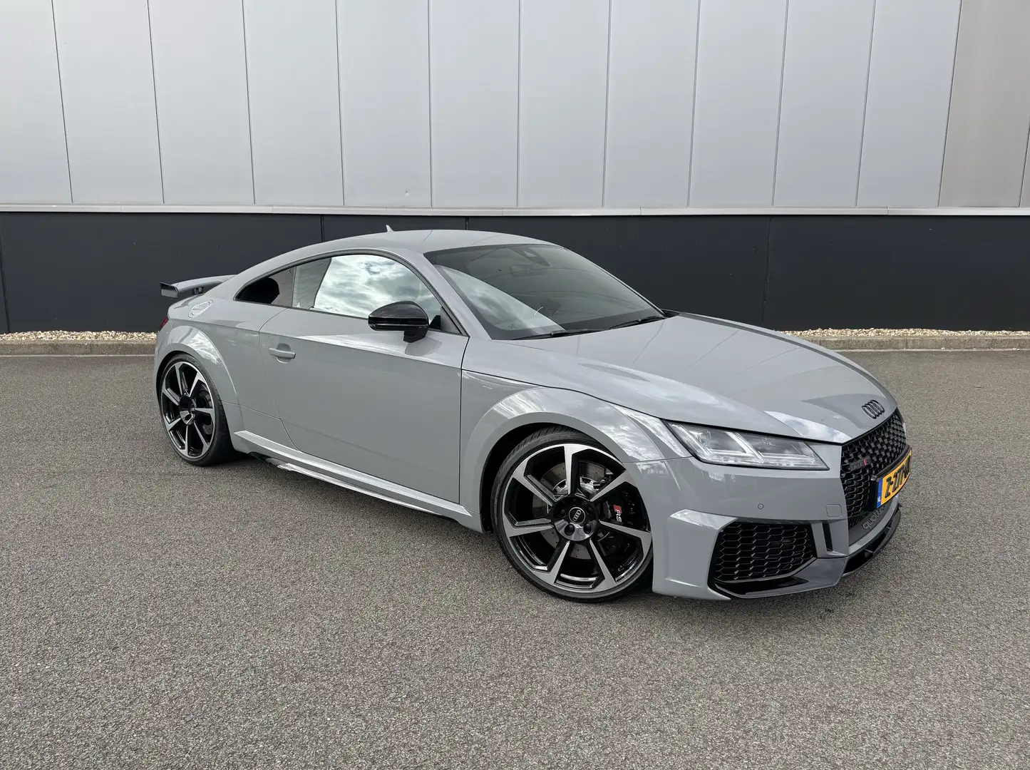 Audi TT RS 2.5 TFSI Coupé Quattro Grijs - 1