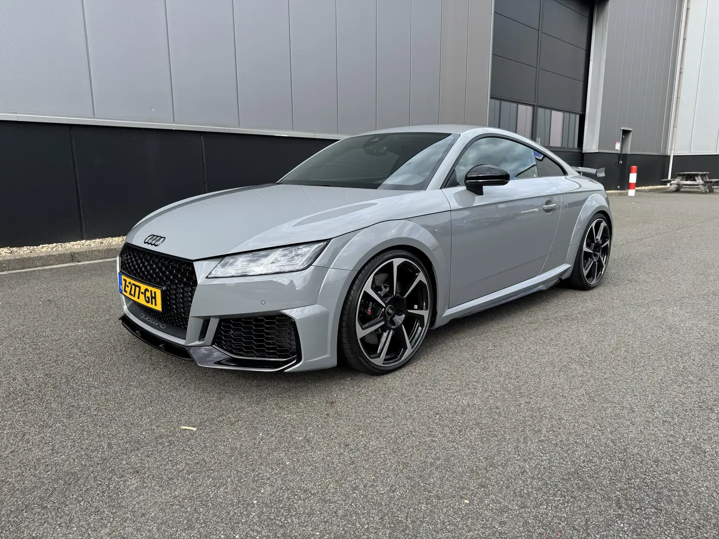 Audi TT RS 2.5 TFSI Coupé Quattro Grijs - 2