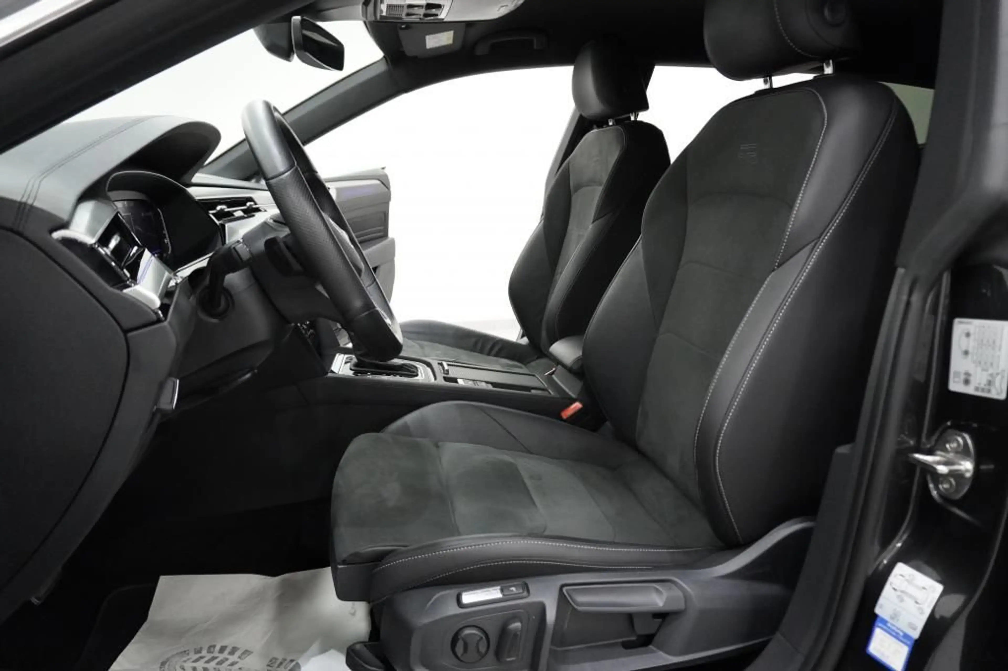 Volkswagen Arteon Shooting Brake 2.0 TDi 4M R-Line IQLight/ — photo 8