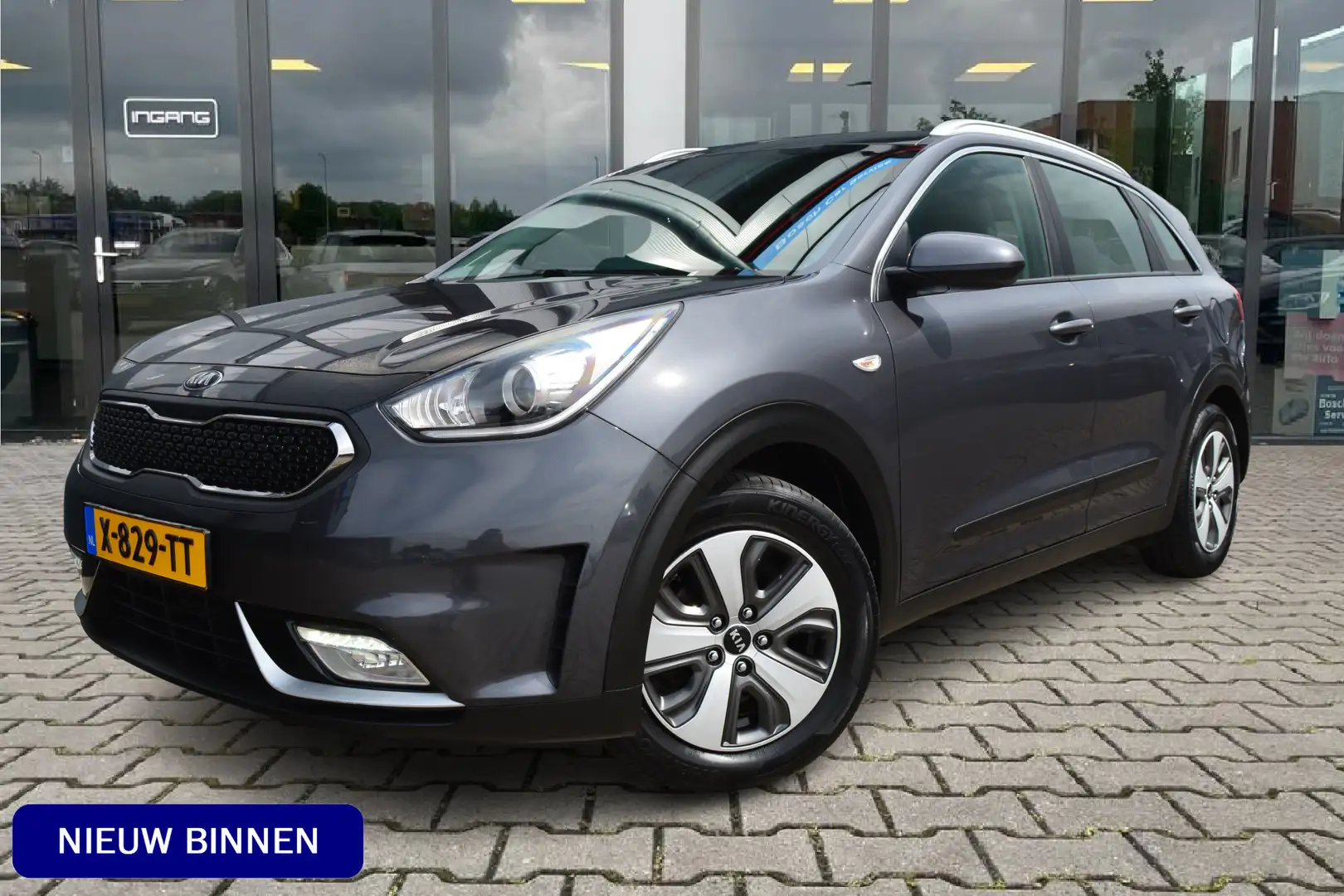 Kia Niro 1.6 GDi Hybrid First Edition | Camera | DAB | Carp Gris - 1