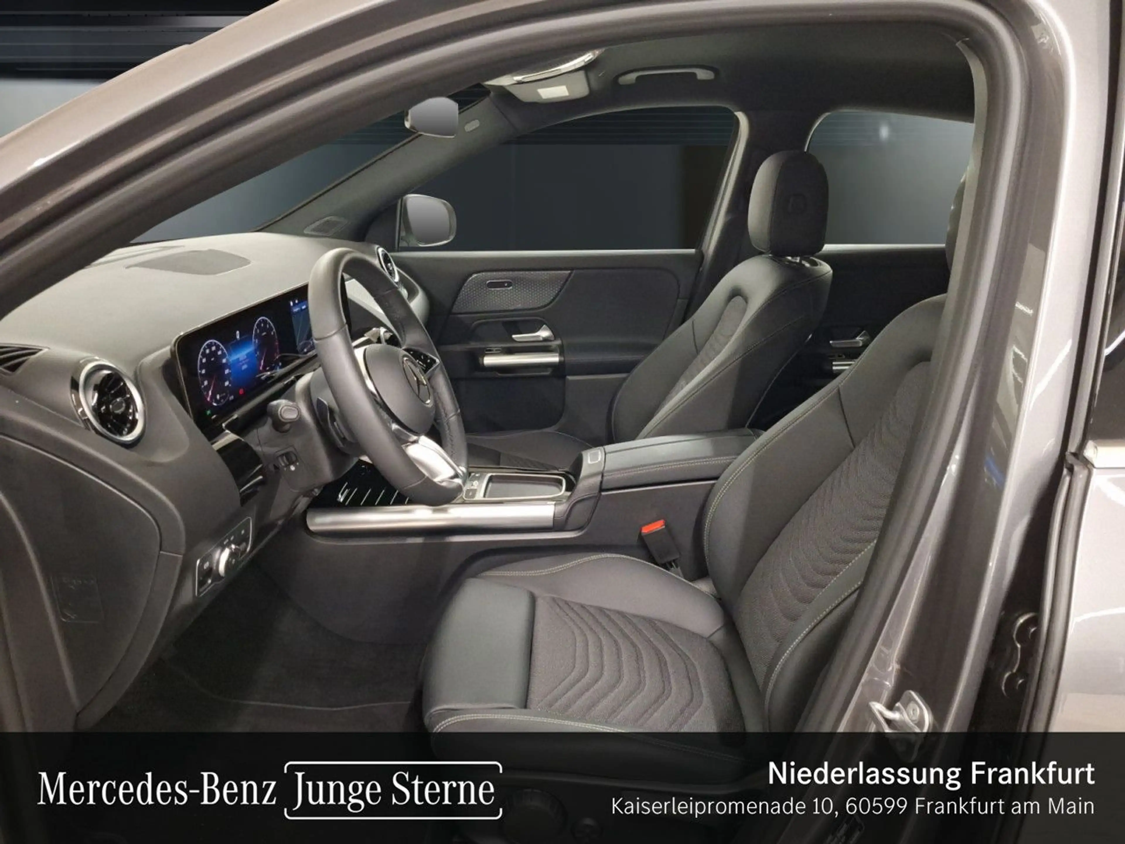 Mercedes-Benz GLA 180 PROGRESSIVE+AHK+LED+KAMERA+7G — photo 11