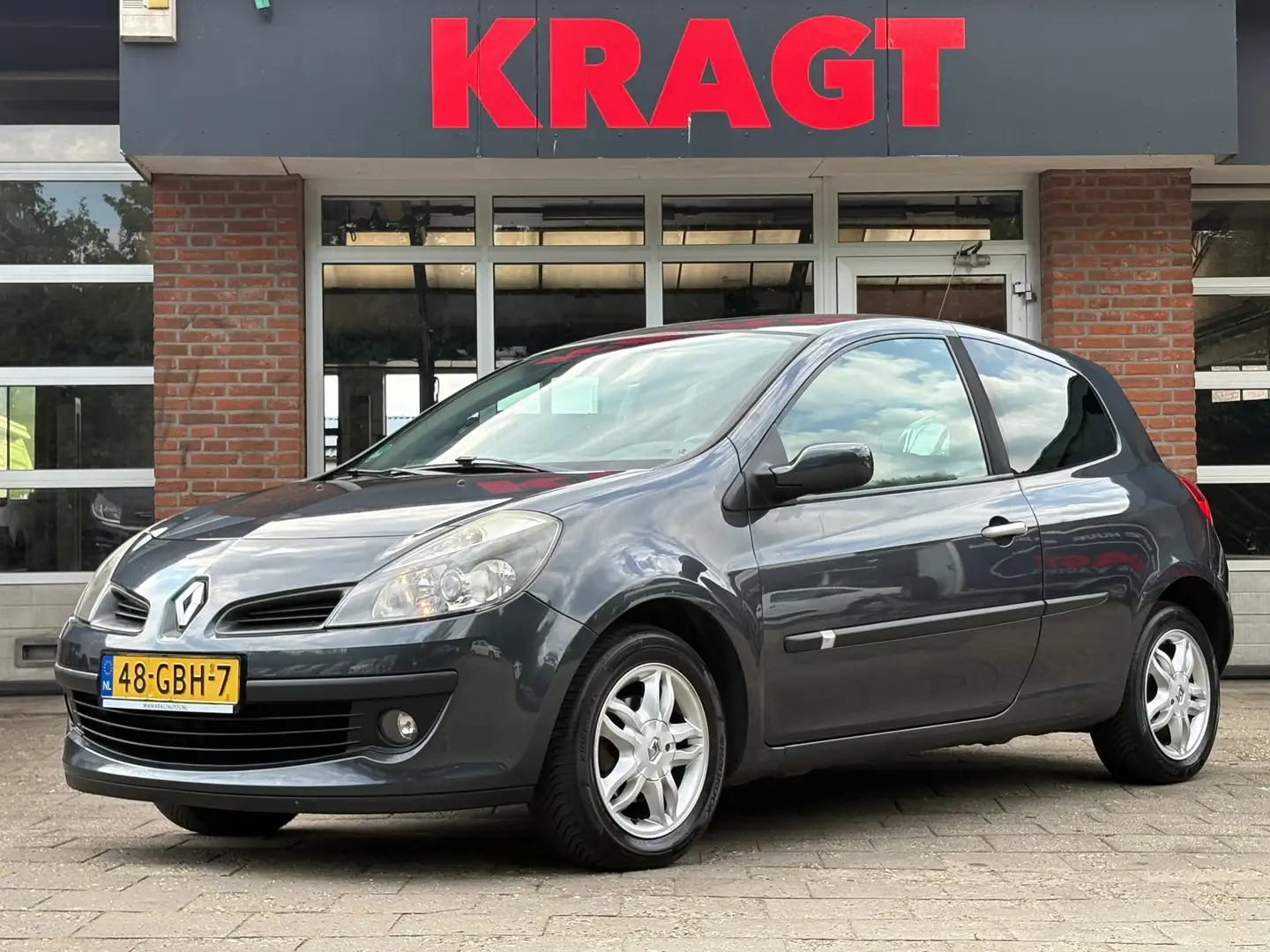 Renault Clio Dynamique 1.2 TCE 101 pk - 3drs - lichtmetaal - AP Grijs - 1