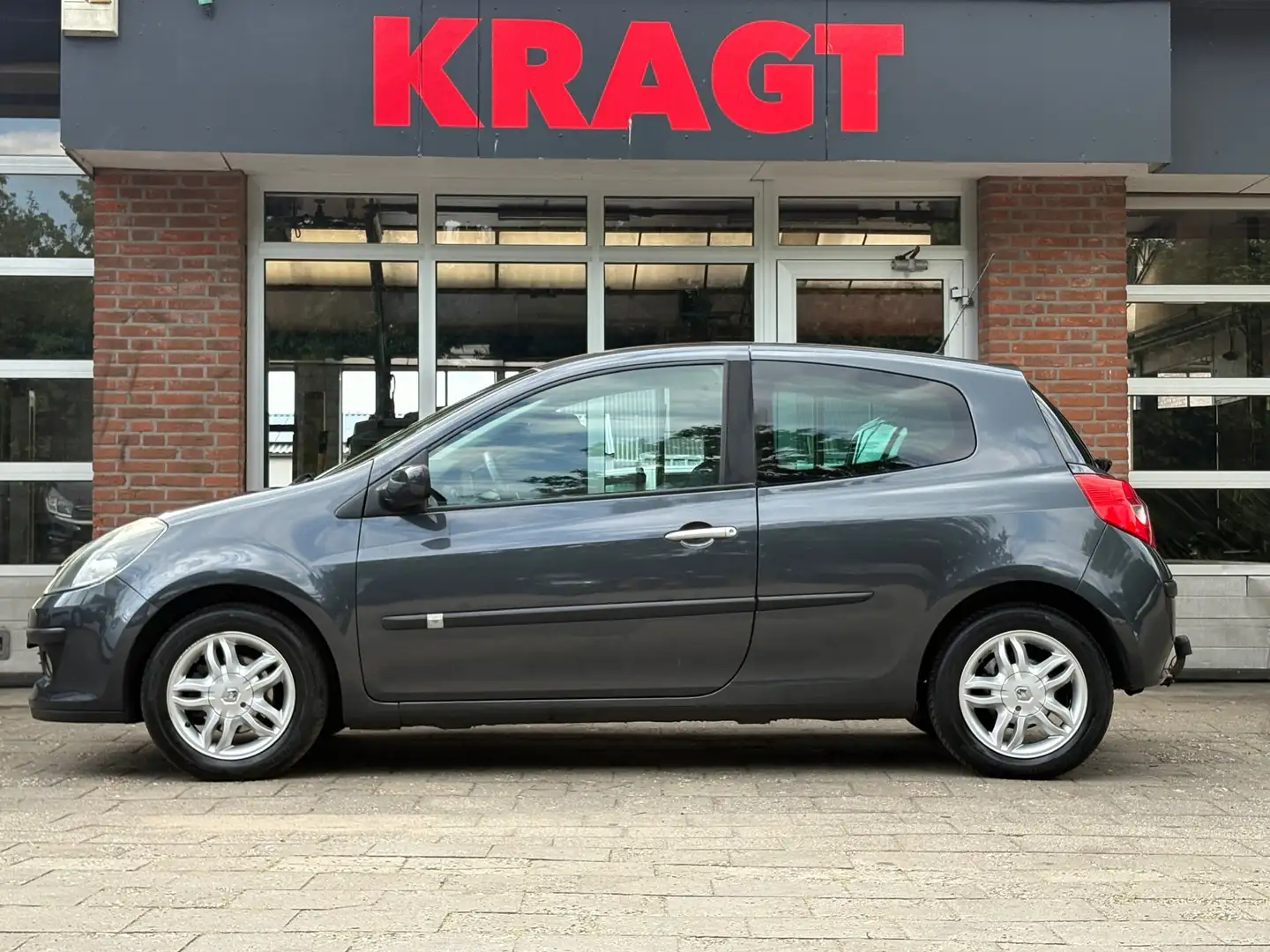 Renault Clio Dynamique 1.2 TCE 101 pk - 3drs - lichtmetaal - AP Grijs - 2