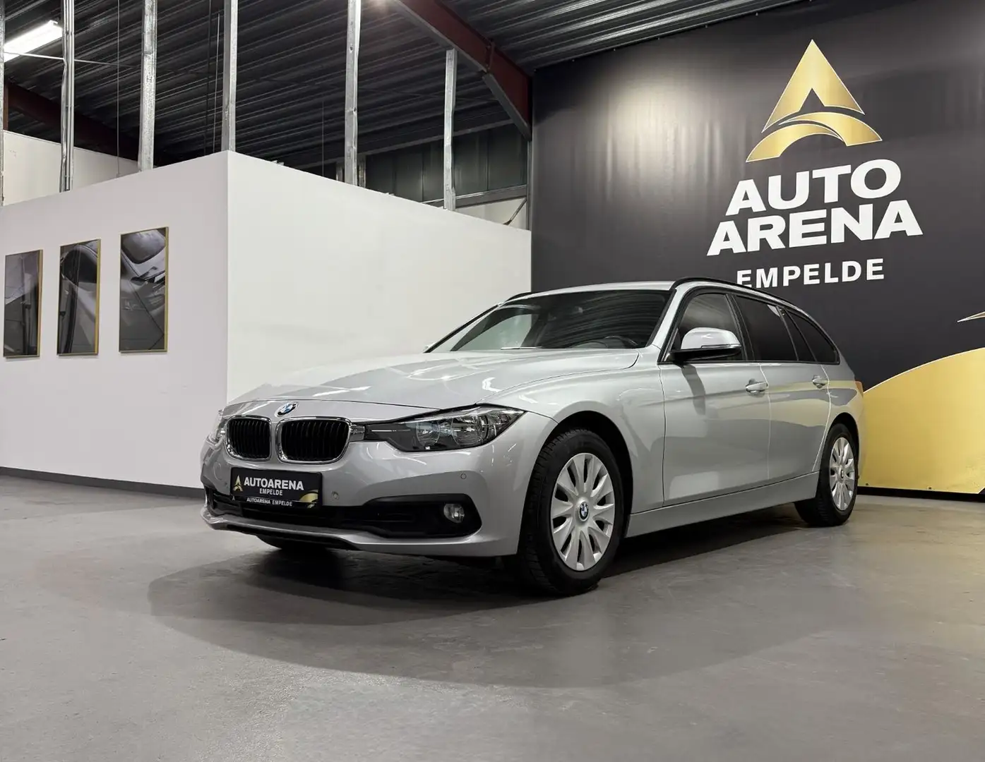 BMW 318 d Touring*Facelift*Navi*Tempo*LED*PDC*el.Heck Silber - 1