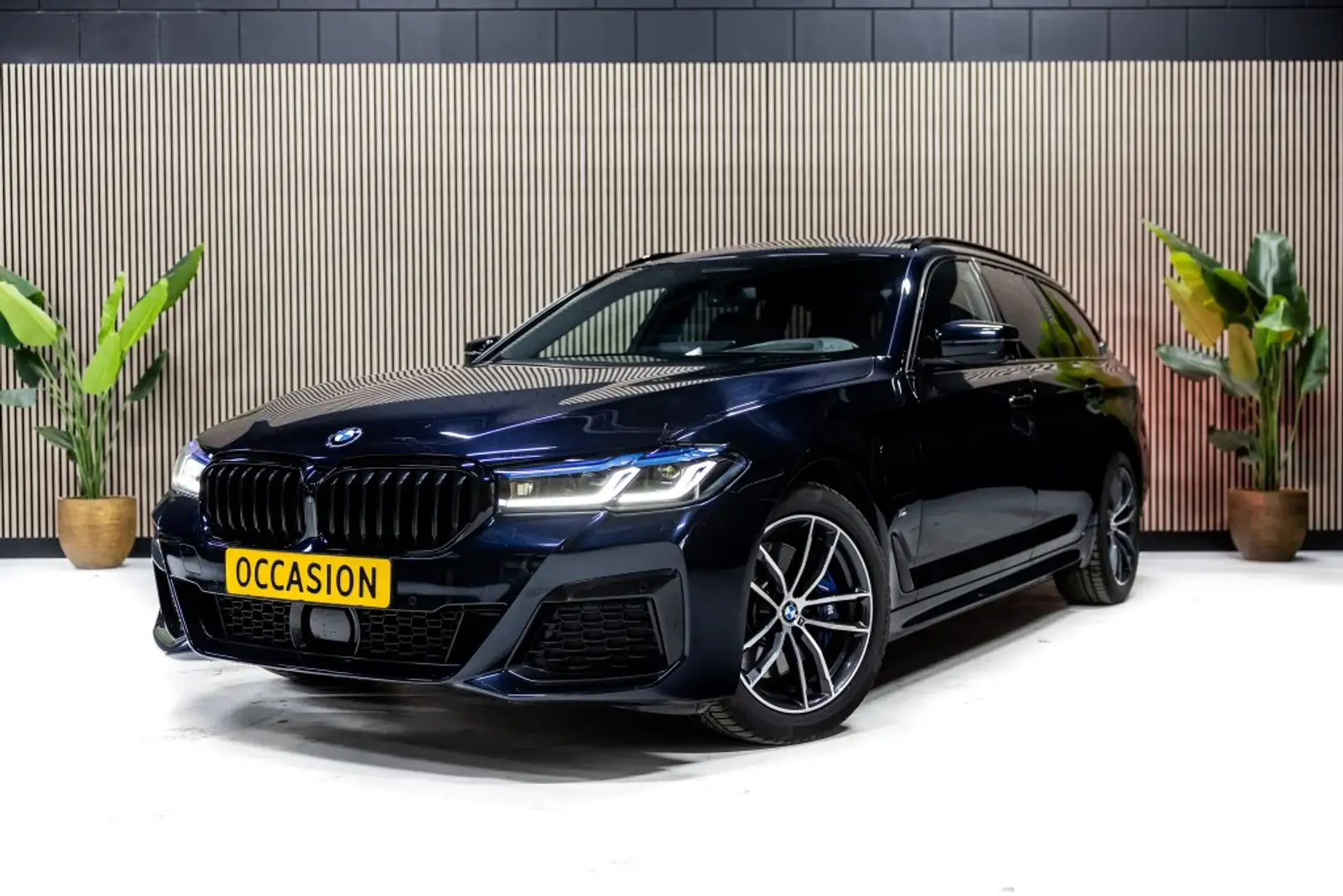 BMW 530 5-serie touring e xDrive M Sport | H&K | Pano | Na Zwart - 1
