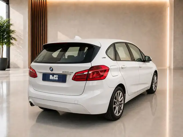 BMW 2 Series view 3