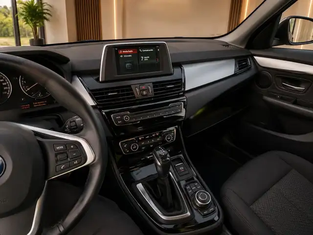 BMW 2 Series view 4