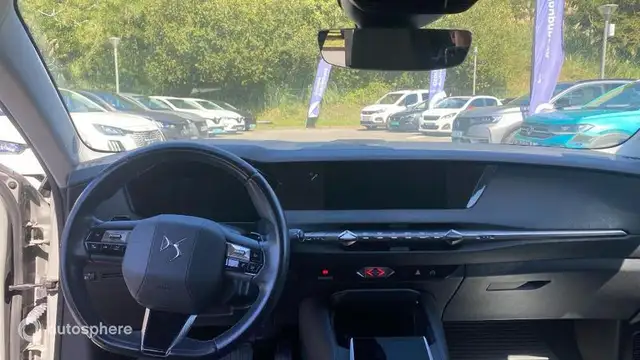 DS Automobiles DS 4 view 11