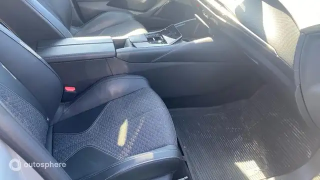 DS Automobiles DS 4 view 15