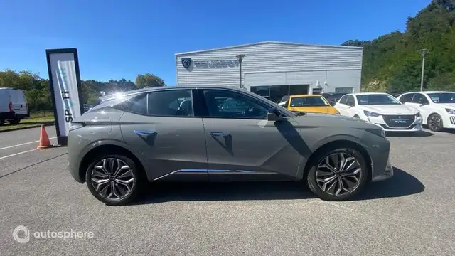 DS Automobiles DS 4 view 4