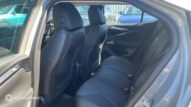 DS Automobiles DS 4 view 13