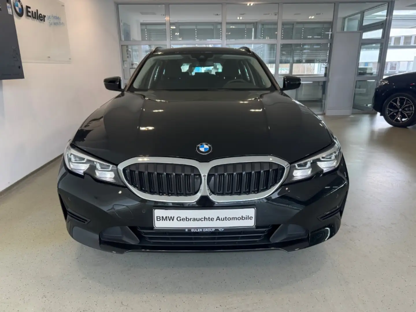 BMW 318 i A Touring Navi LED El. Heckklappe Tempomat Sitzh Schwarz - 2